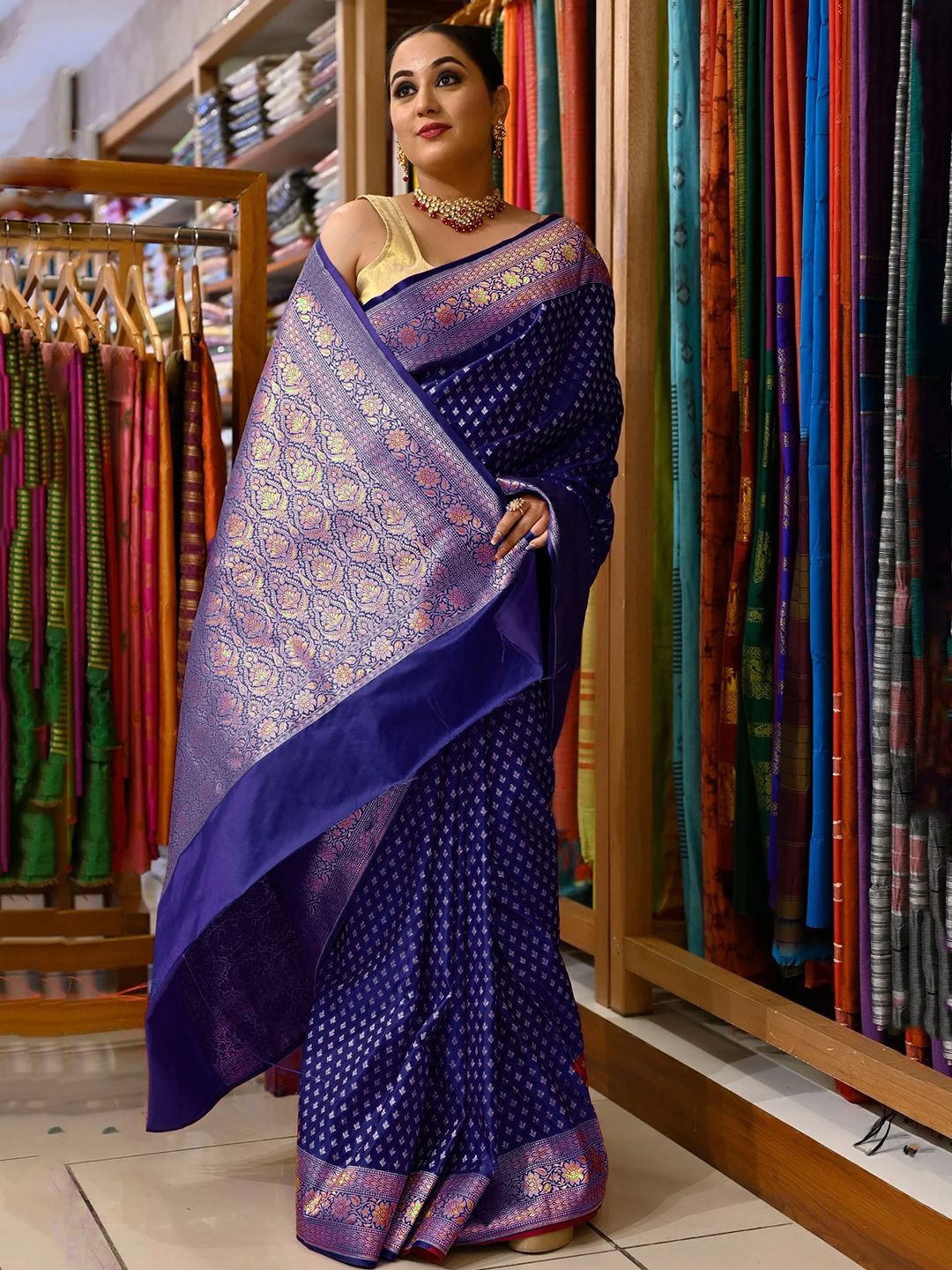 

MANMOHITSAREE Woven Design Zari Banarasi Saree, Navy blue