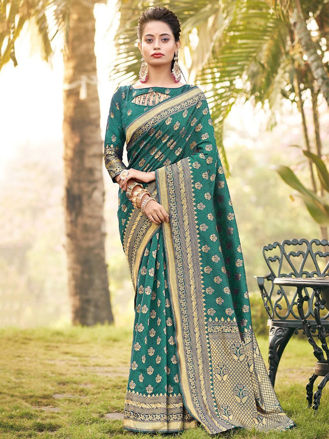 

MANMOHITSAREE Zari Woven Design Banarasi Saree, Blue