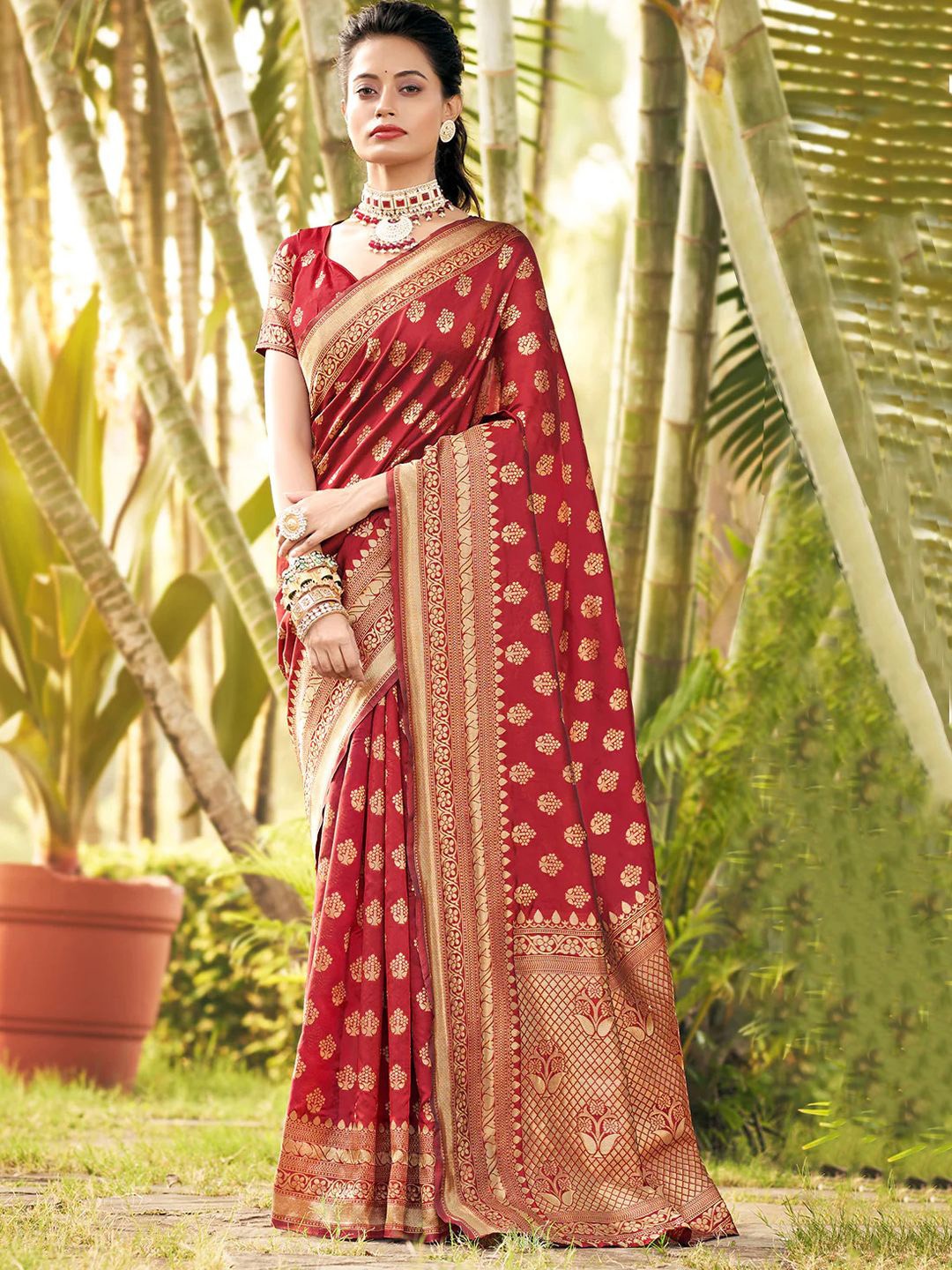 

MANMOHITSAREE Woven Design Zari Banarasi Saree, Red