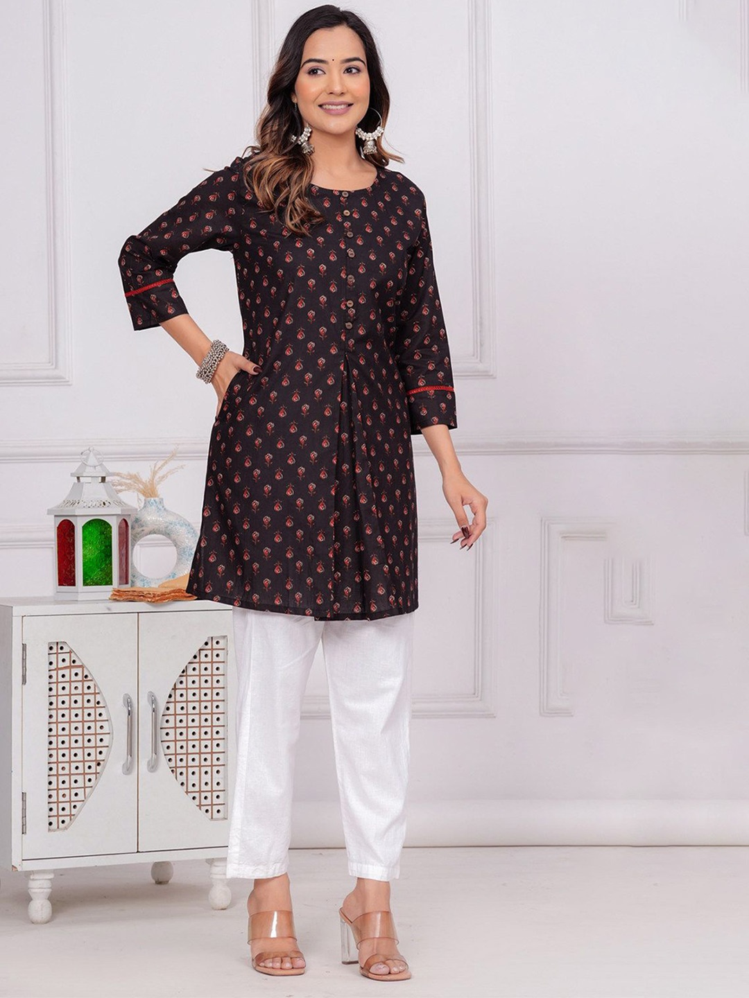 

SARAI CREATIONS Women Floral Printed Round Neck Kurti, Black