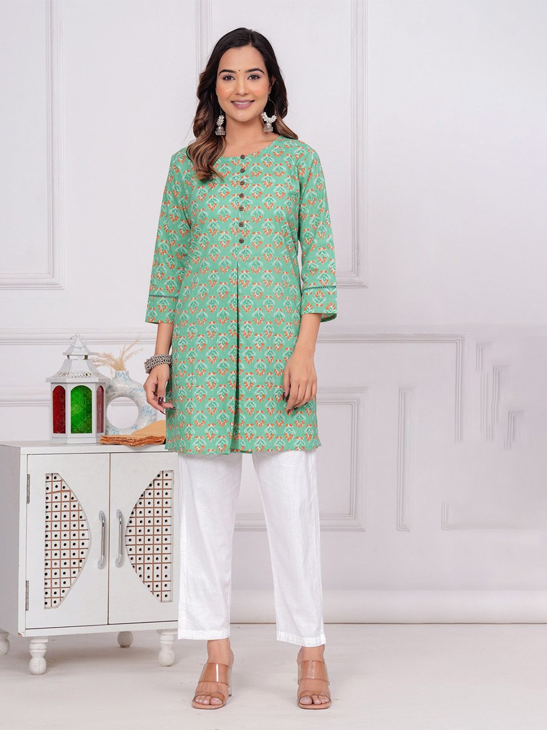 

SARAI CREATIONS Floral Printed Round Neck Kurti, Green