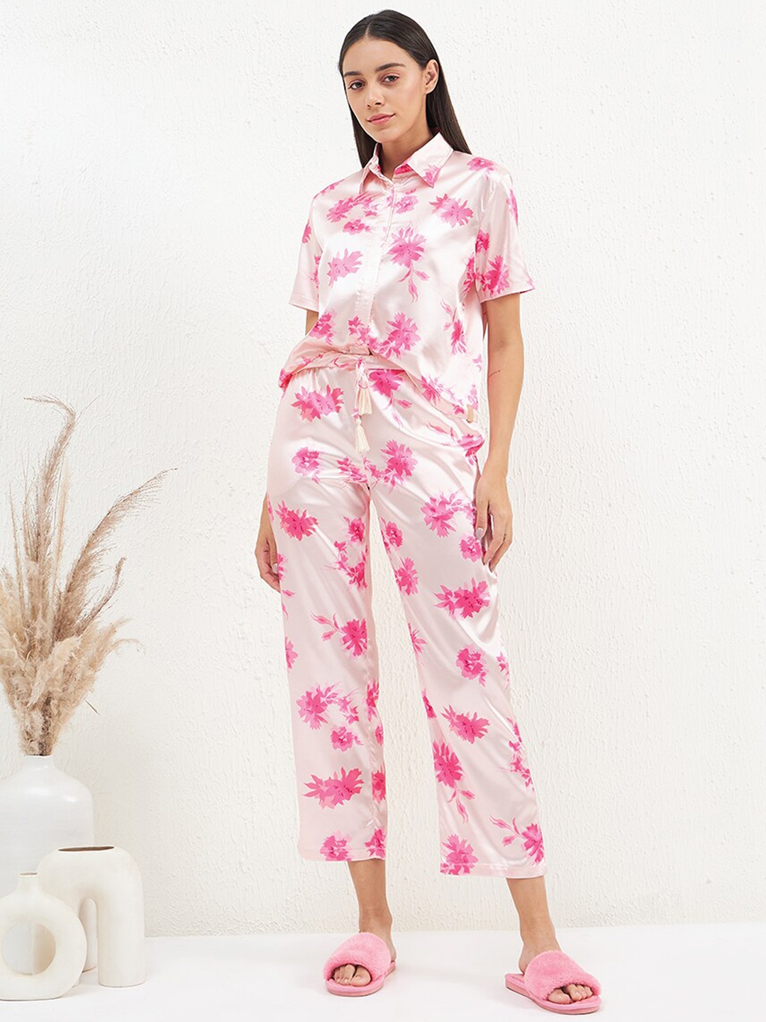 

Sweet Dreams Peach & White Shirt Collar Short Sleeves Printed Night suit\