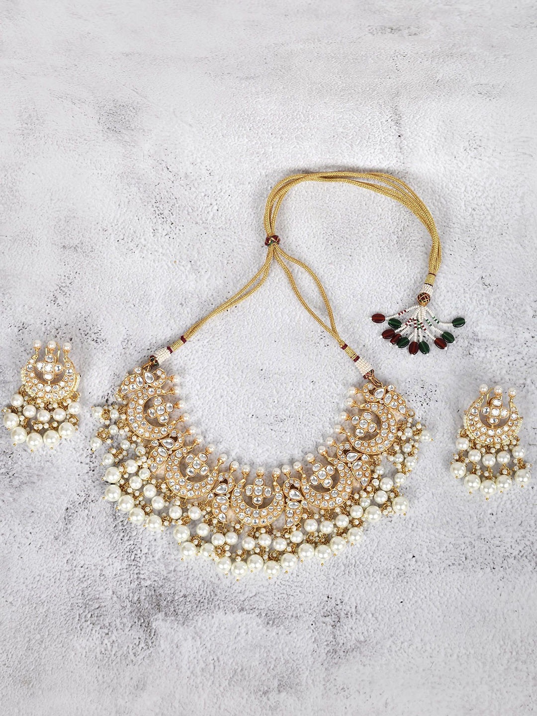

AURAA TRENDS Gold-Plated Kundan-Studded & Beaded Jewellery Set