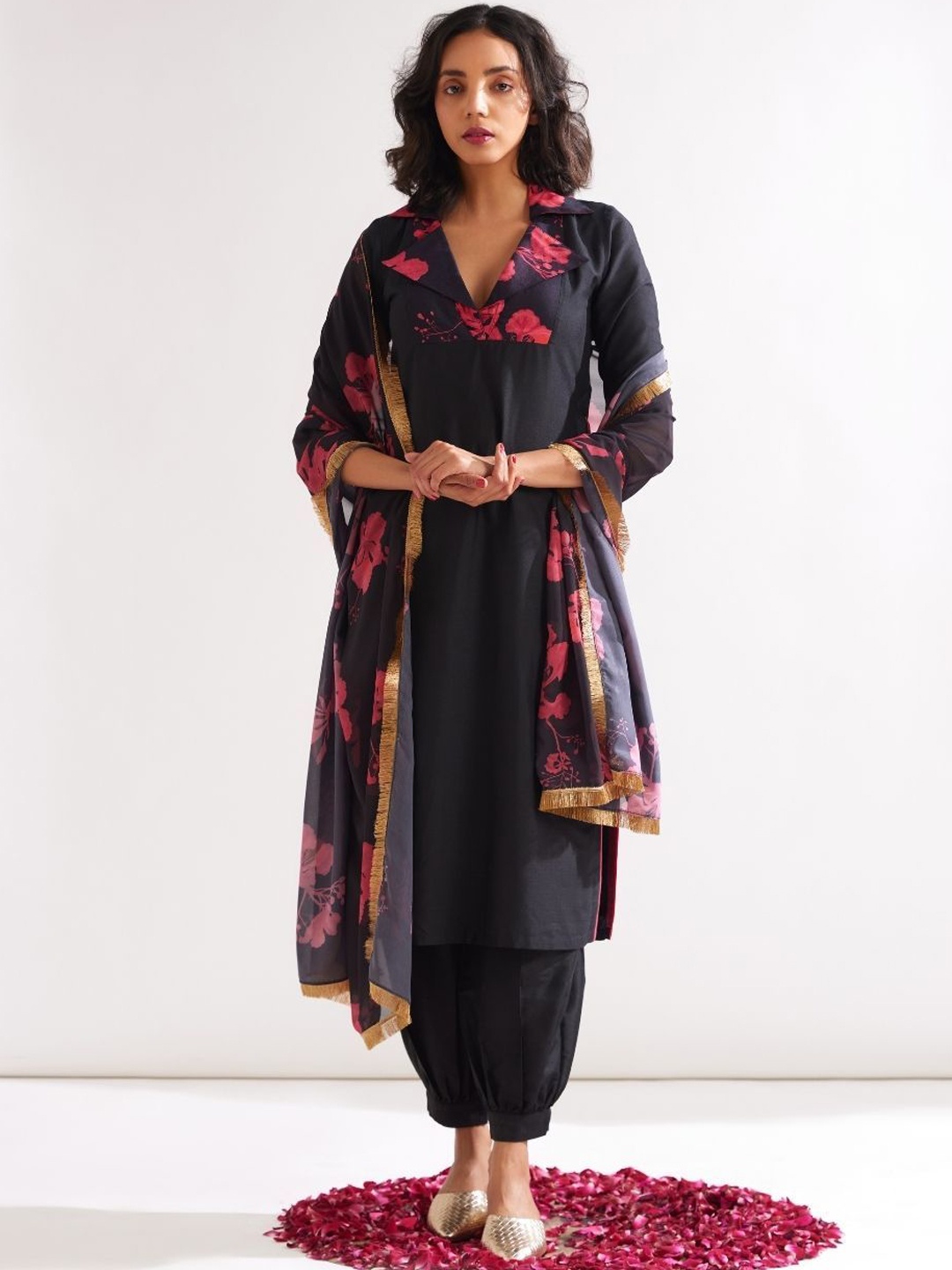 

Abhishti Floral Printed Cotton Silk Regular Straight Kurta with Salwar & Dupatta, Black