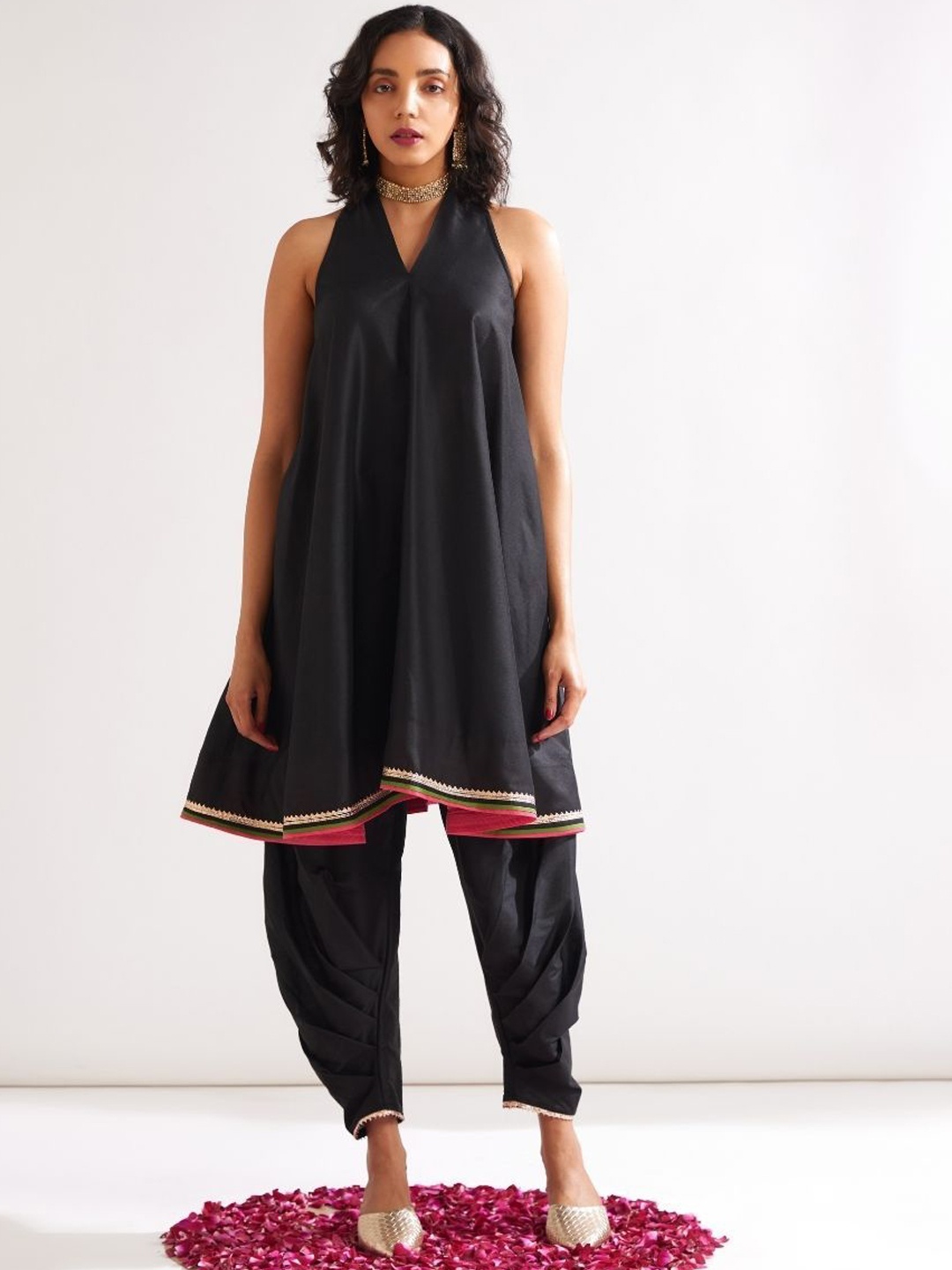 

Abhishti Cotton Silk Halter Neck Anarkali Kurta With Trousers, Black