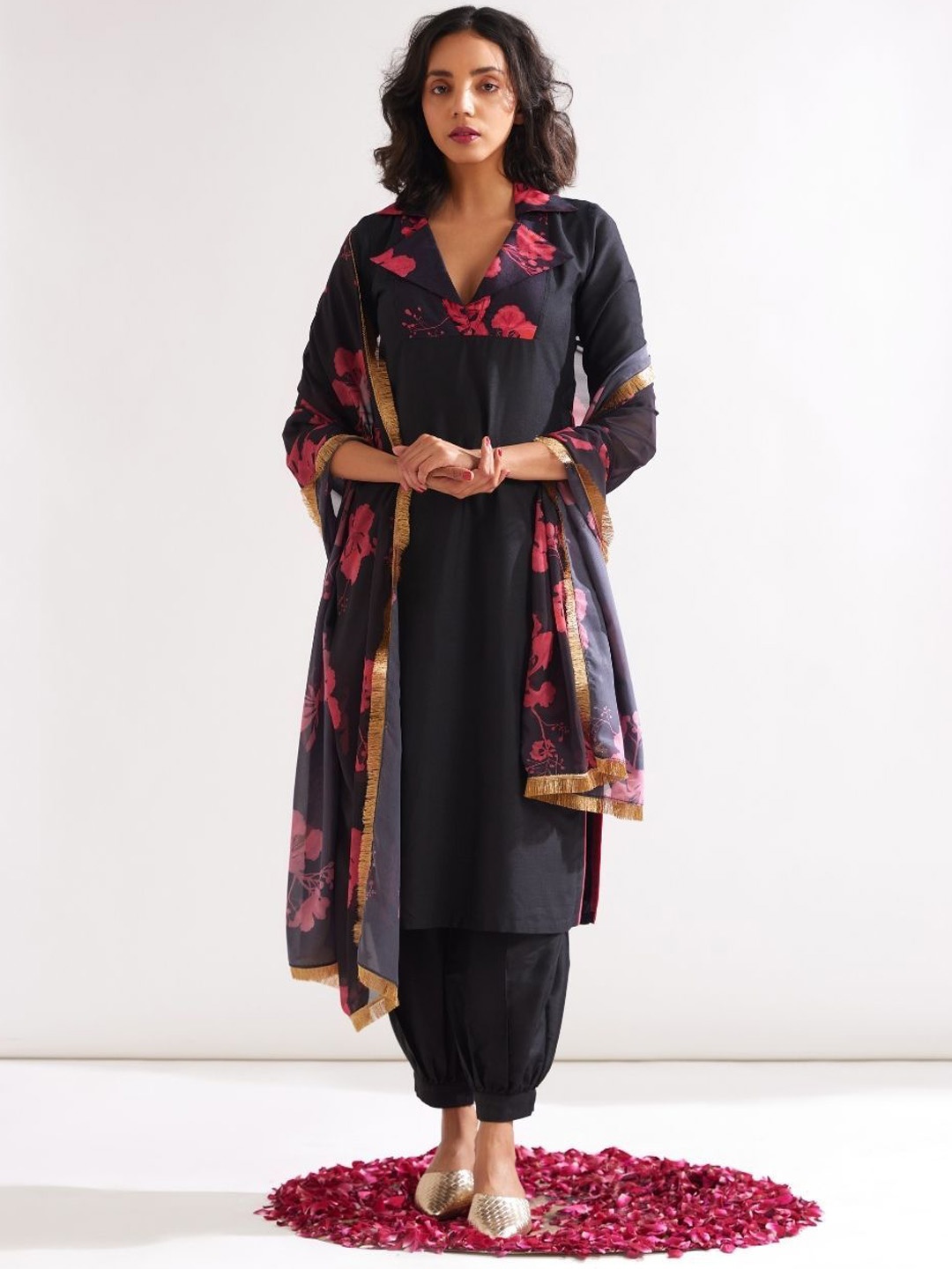 

Abhishti Floral Printed Regular Cotton Silk Straight Kurta With Salwar, Black