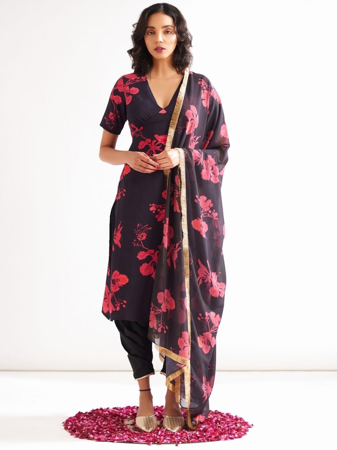 

Abhishti Floral Printed Straight Kurta With Salwar & Dupatta, Black