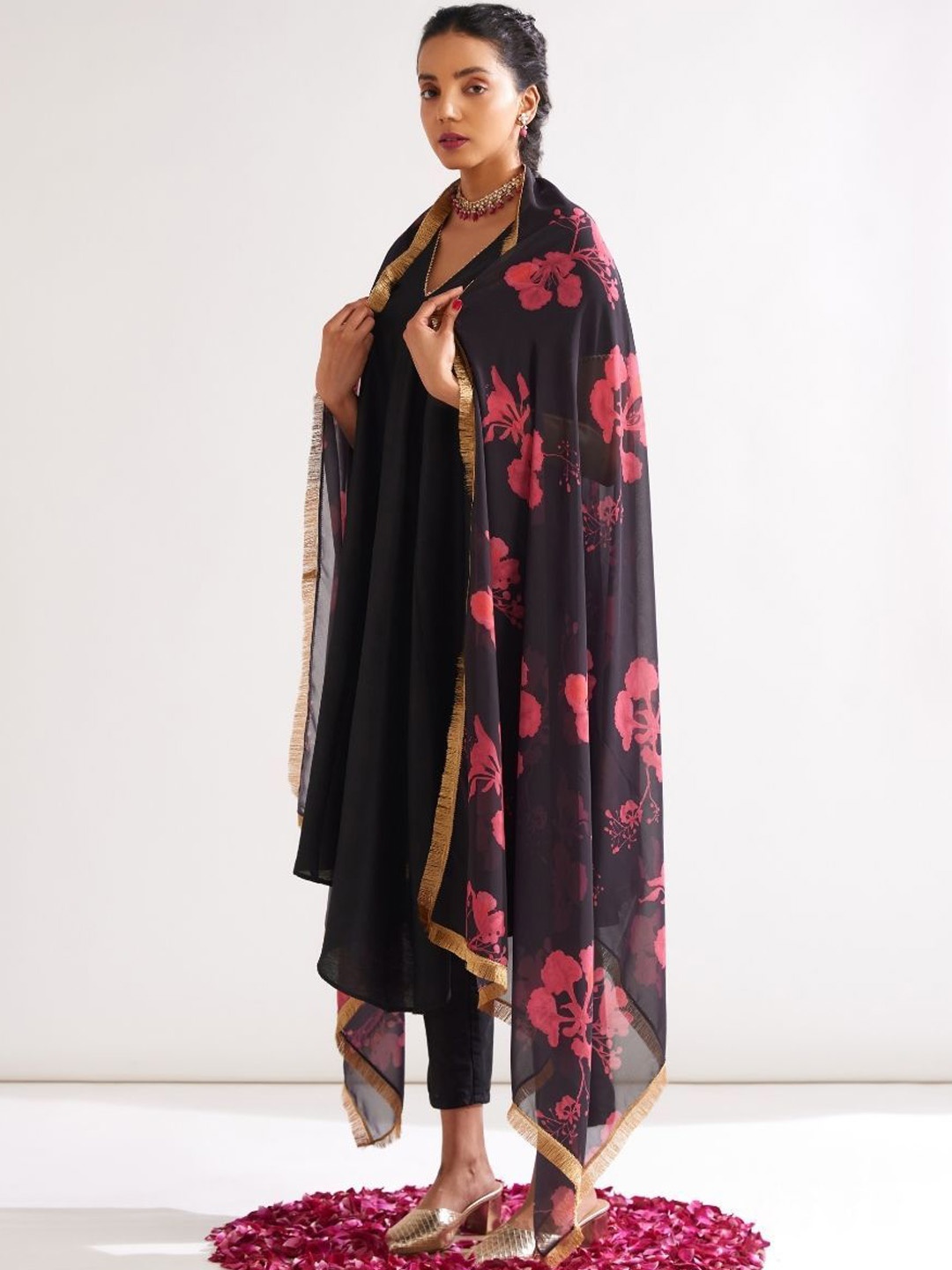 

Abhishti Cotton Silk V-Neck A-Line Kurta With Trousers, Black