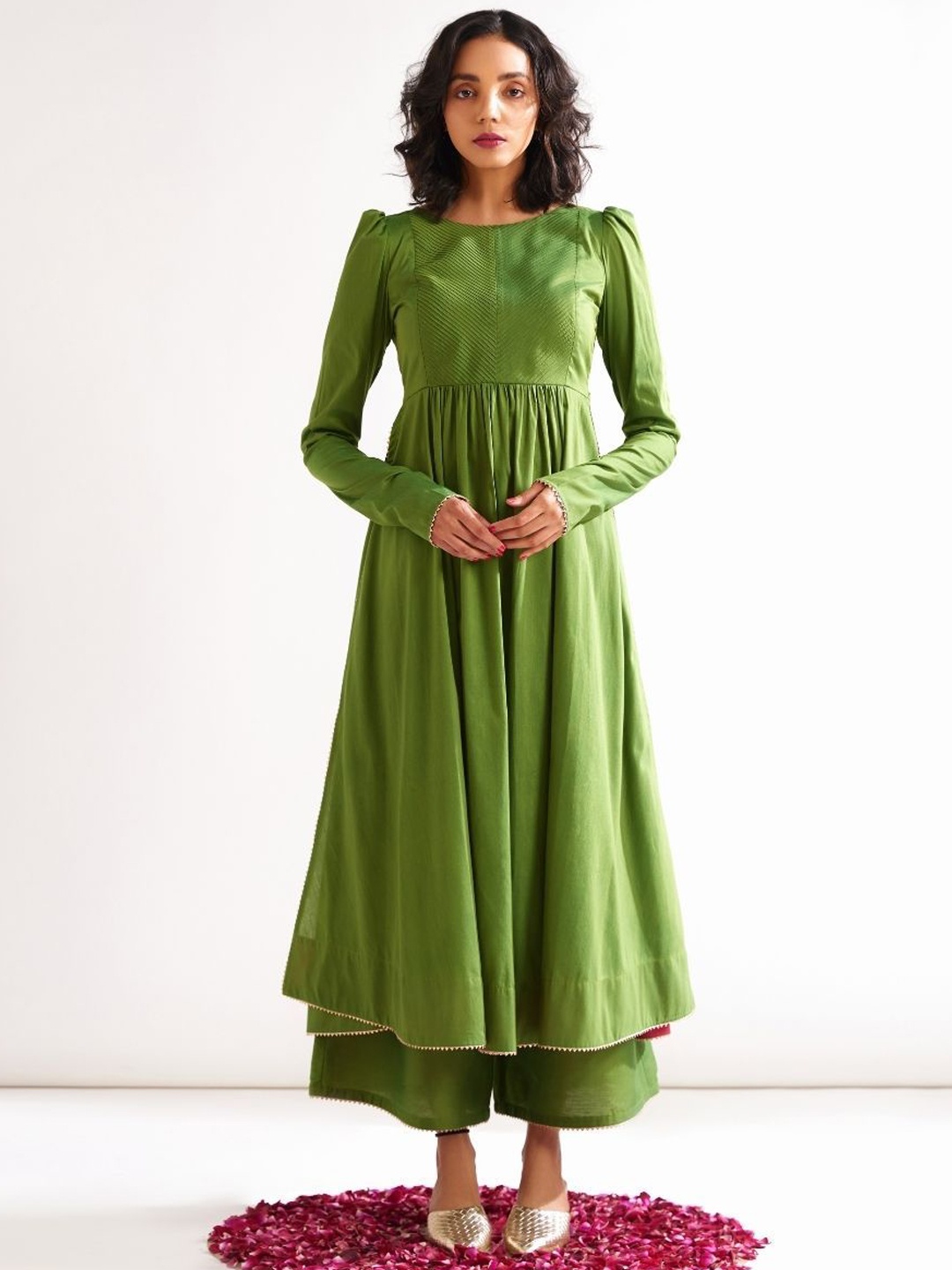 

Abhishti Boat Neck Puffed Sleeves Regular Anarkali Kurta With Palazzos, Green