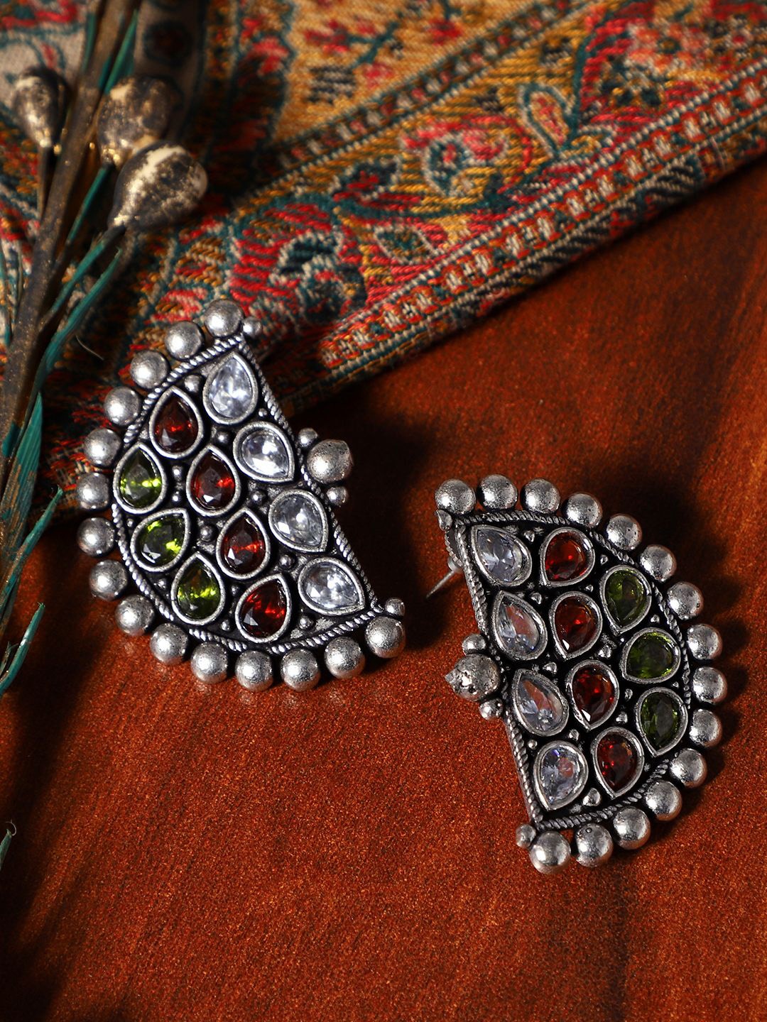 

VENI 92.5 Silver-Plated Stone Studded Oxidised Contemporary Studs Earrings