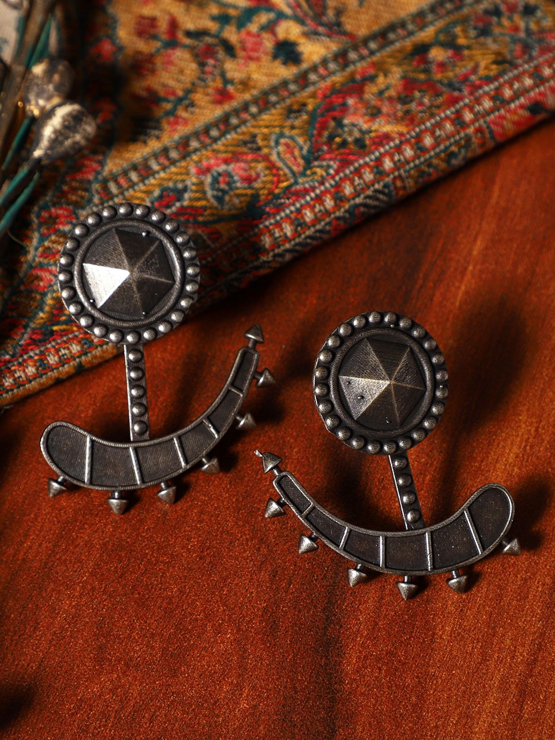 

VENI 92.5 Silver-Plated Oxidised Contemporary Drop Earrings