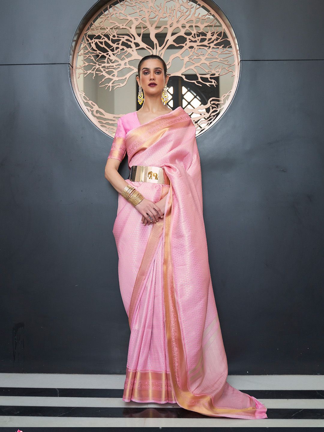 

DEVATITHI Woven Design Zari Kanjeevaram Saree, Pink