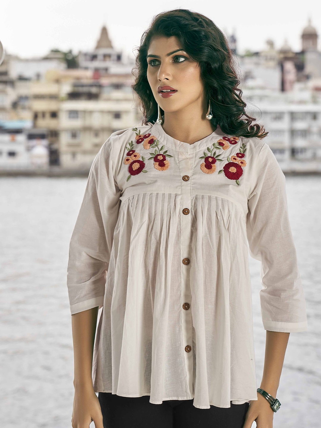 

TWINS LADY Mandarin Collar Embroidered Tunic, White