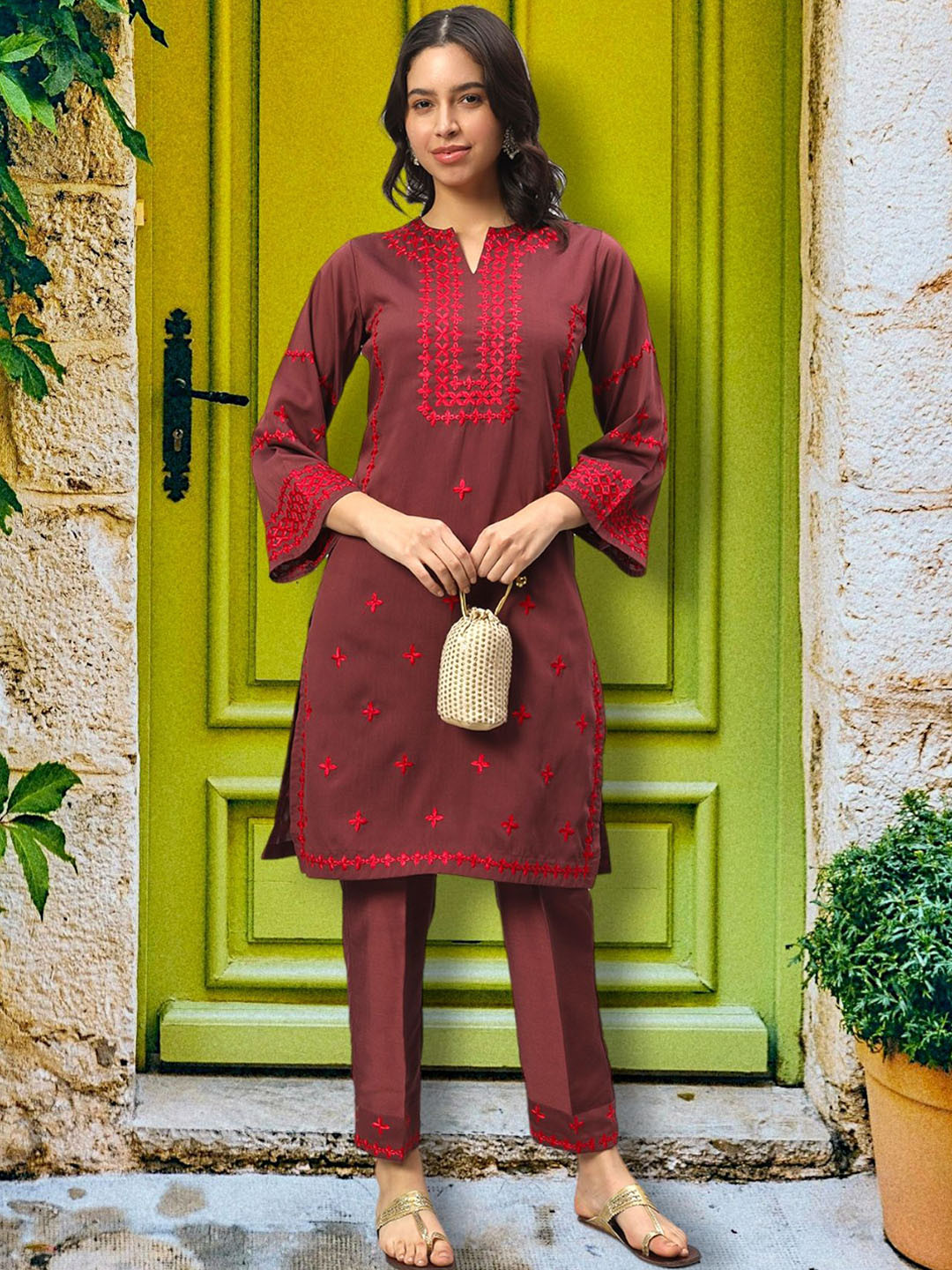 

Growish Ethnic Motifs Embroidered Straight Kurta With Trouser, Maroon