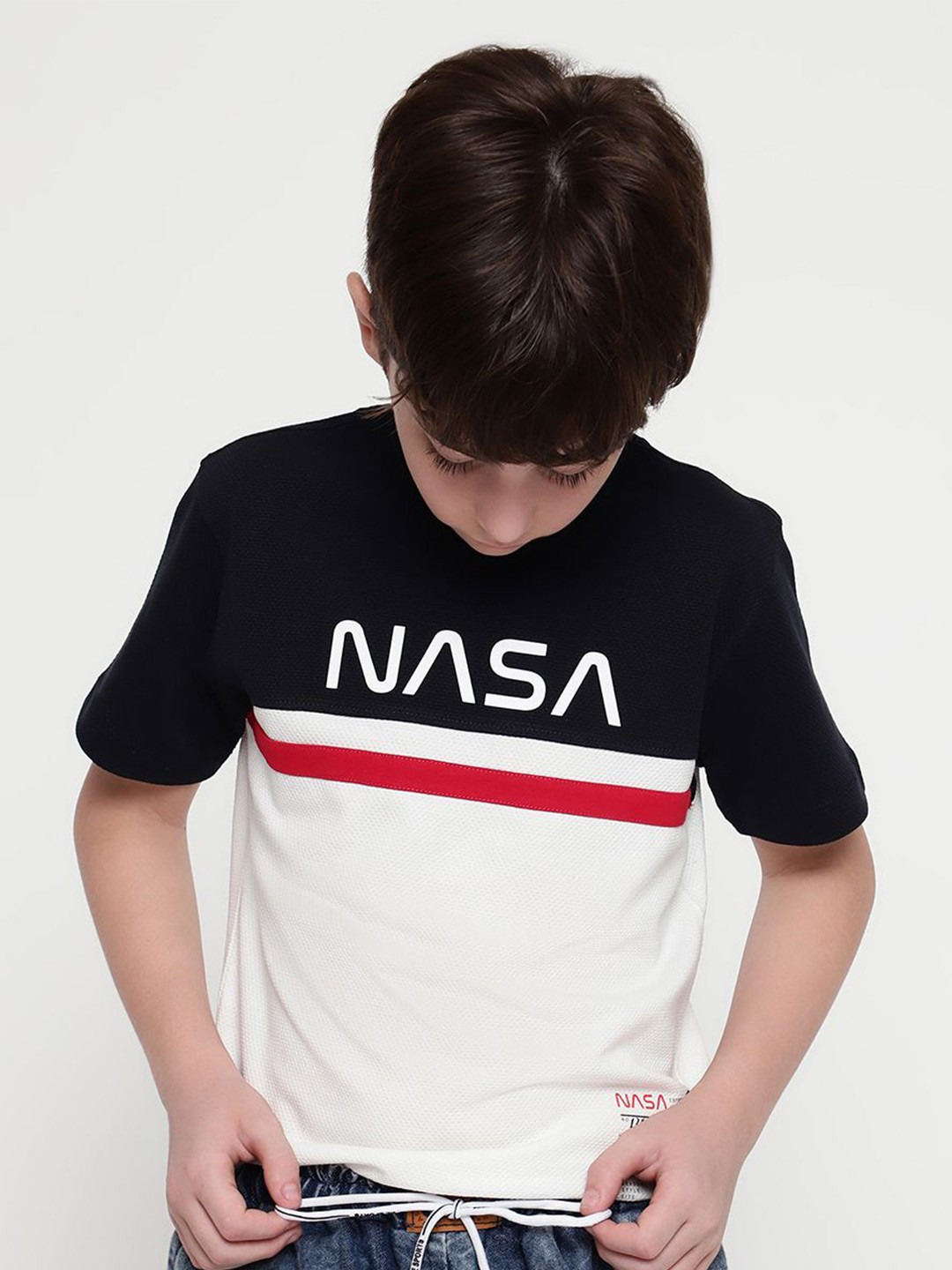 

Octave Boys Typography Colourblocked V-Neck Applique T-shirt, Navy blue
