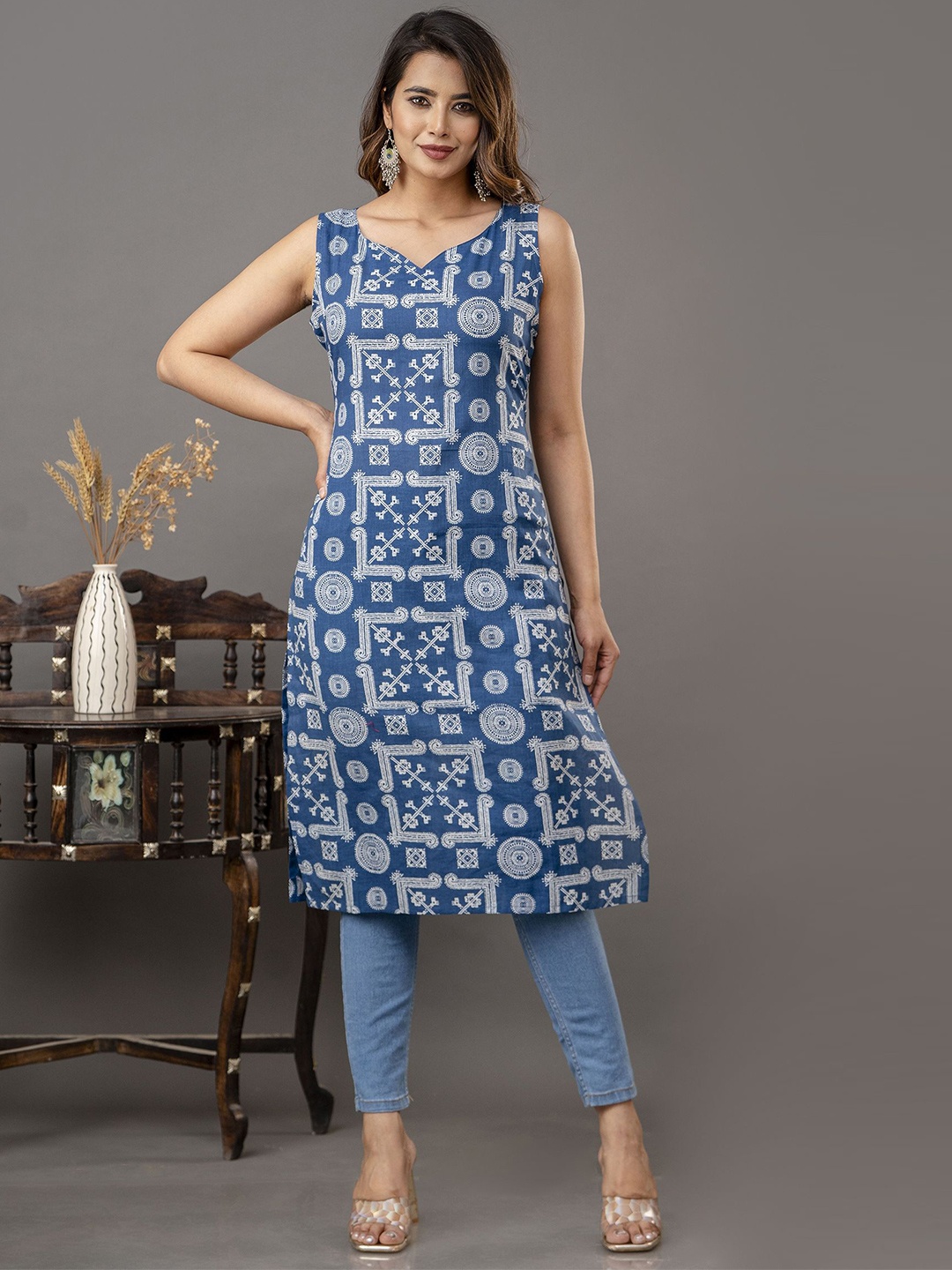 

Shedika Ethnic Motifs Printed V-Neck Sleeveless Pure Cotton Kurta, Blue