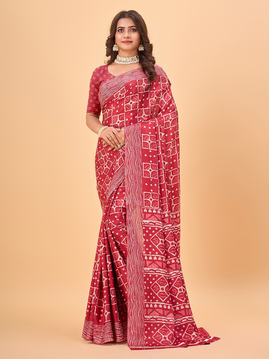 

NIRMAL CREATION Batik Printed Saree, Red