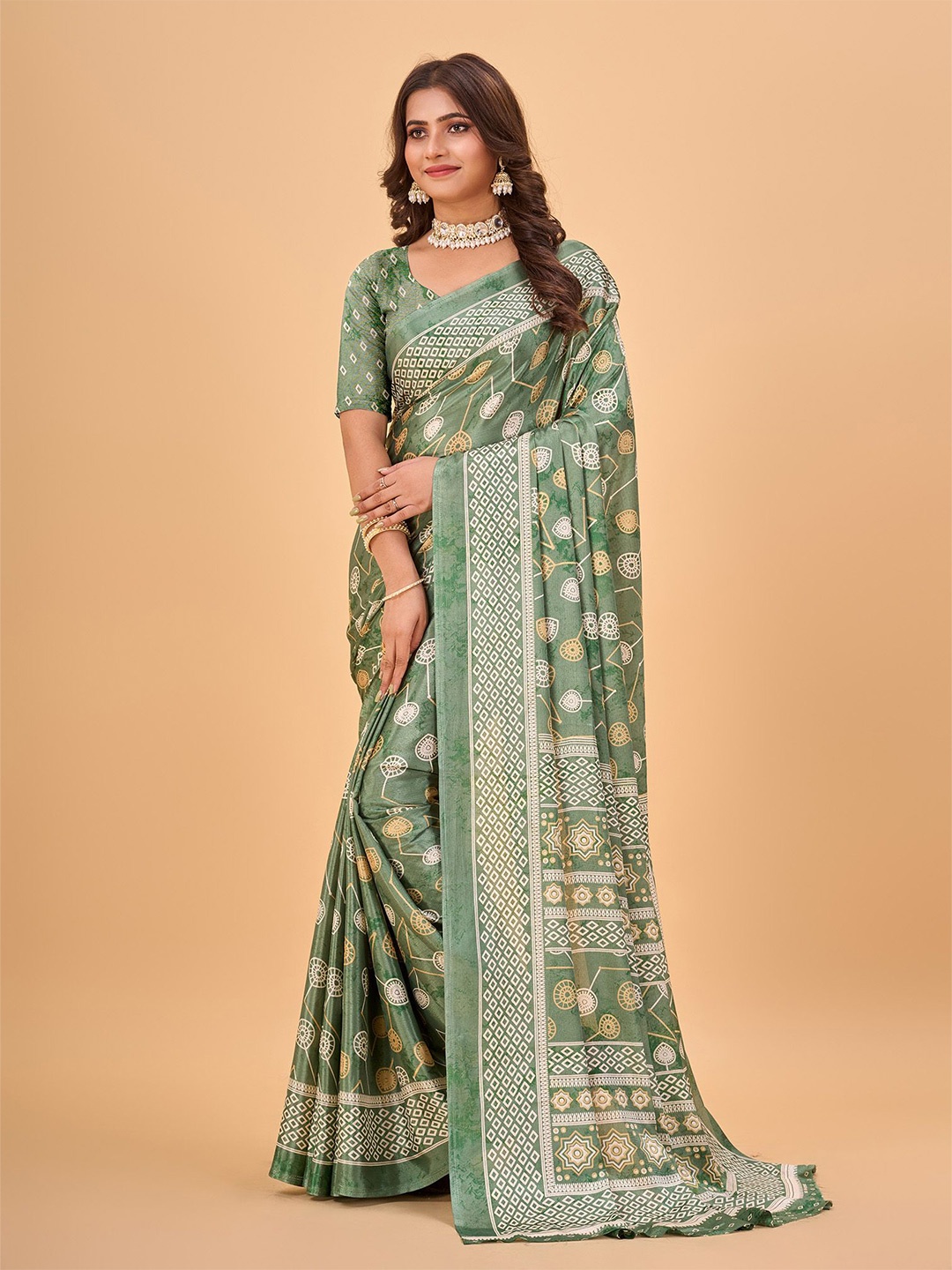 

NIRMAL CREATION Floral Printed Saree, Green