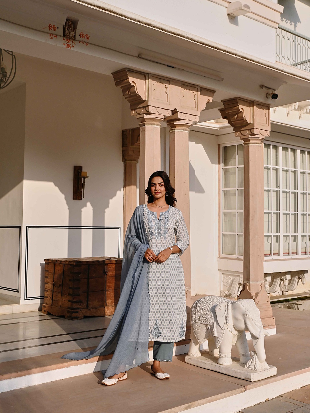 

KARAJ JAIPUR Floral Printed Regular Mirror Work Kurta with Trousers & Dupatta, Blue