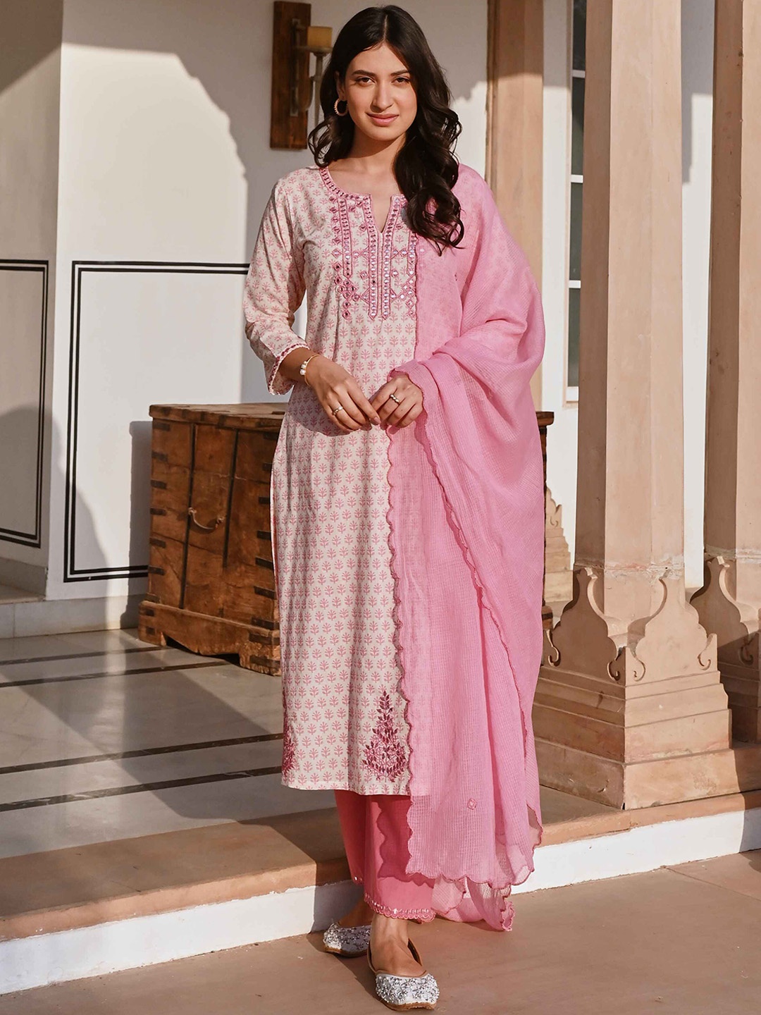 

KARAJ JAIPUR Floral Printed Regular Pure Cotton Kurta with Trousers & Dupatta, Pink