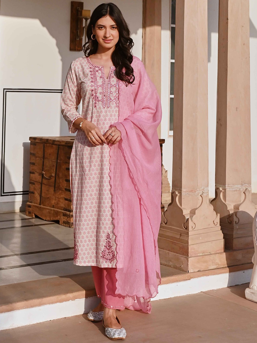

KARAJ JAIPUR Floral Printed Regular Thread Work Pure Cotton Kurta with Trousers & Dupatta, Pink