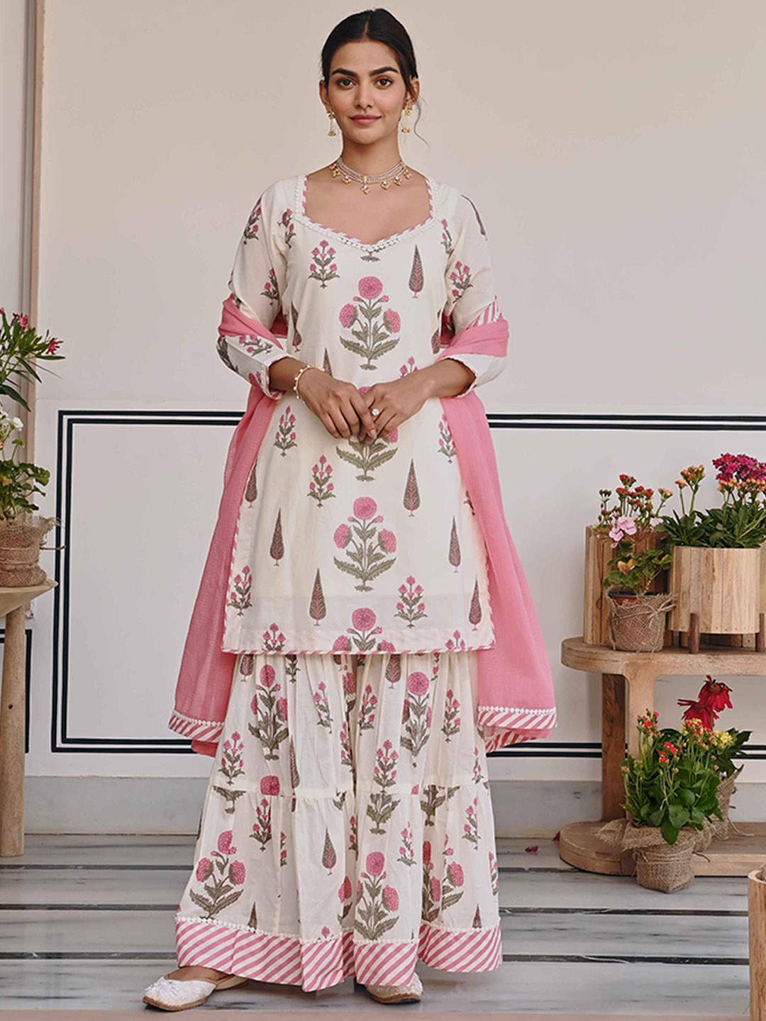 

KARAJ JAIPUR Floral Printed Sweetheart Neck Pure Cotton Kurta with Sharara & Dupatta, Pink