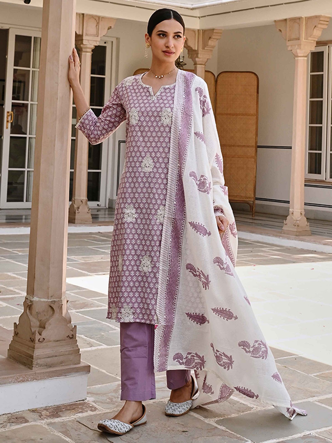 

KARAJ JAIPUR Floral Printed Regular Thread Work Pure Cotton Kurta with Trousers & Dupatta, Purple