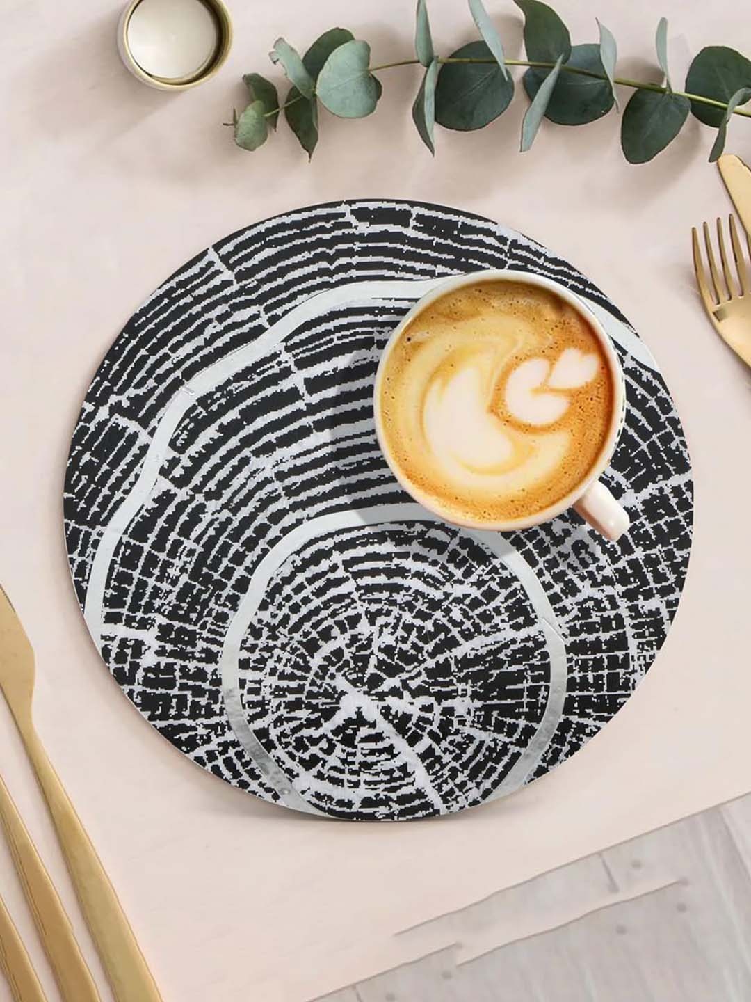 

THE HOME CO. Black & White Abstract Printed Round Trivet