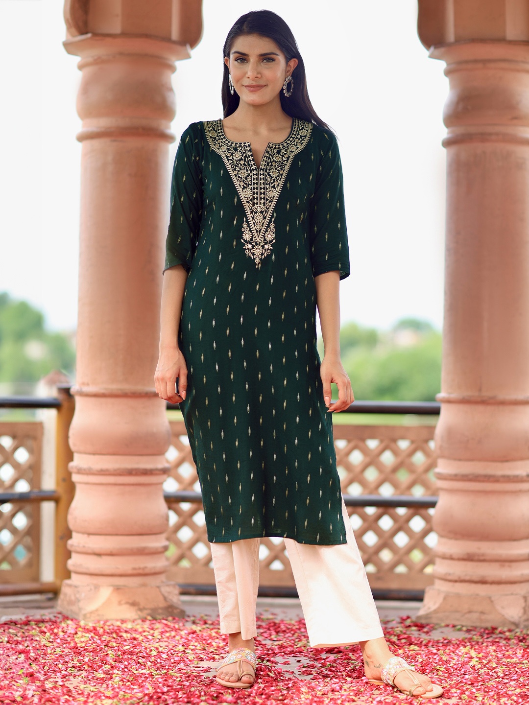 

Libas Thread Work Embroidered Ethnic Motifs Straight Kurta, Green