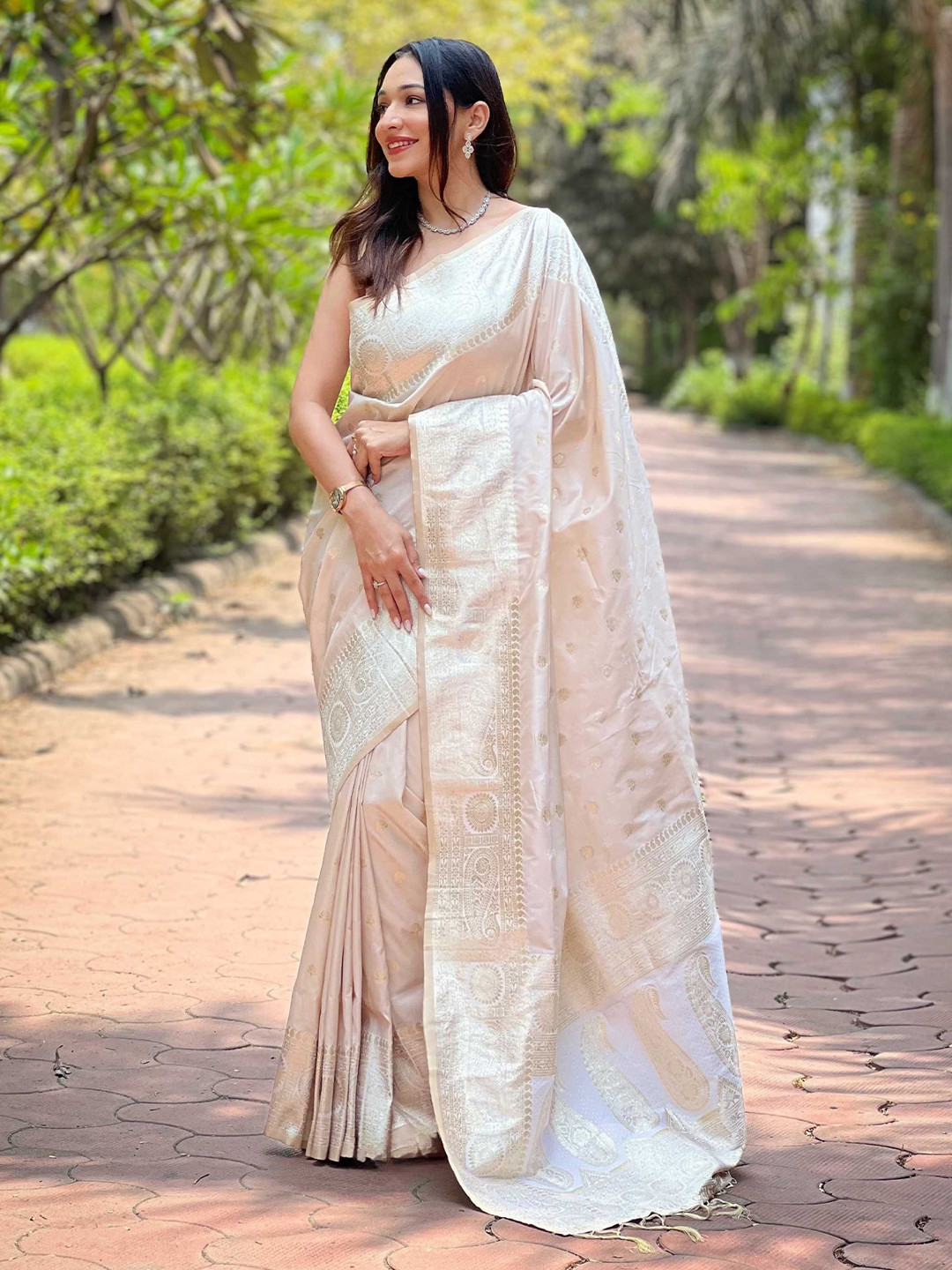 

Panzora Woven Design Zari Banarasi Saree, White