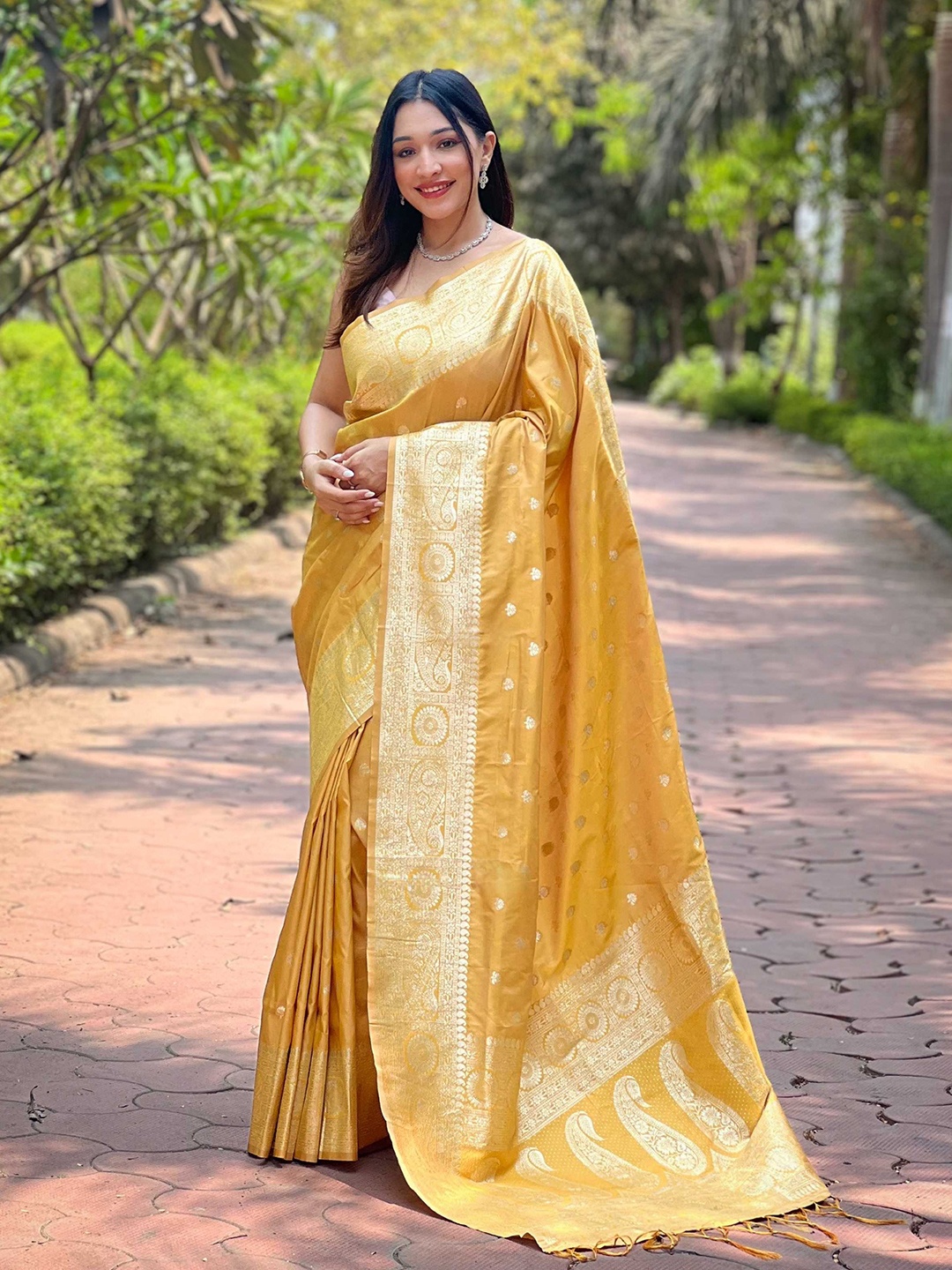 

Panzora Woven Design Zari Banarasi Saree, Yellow