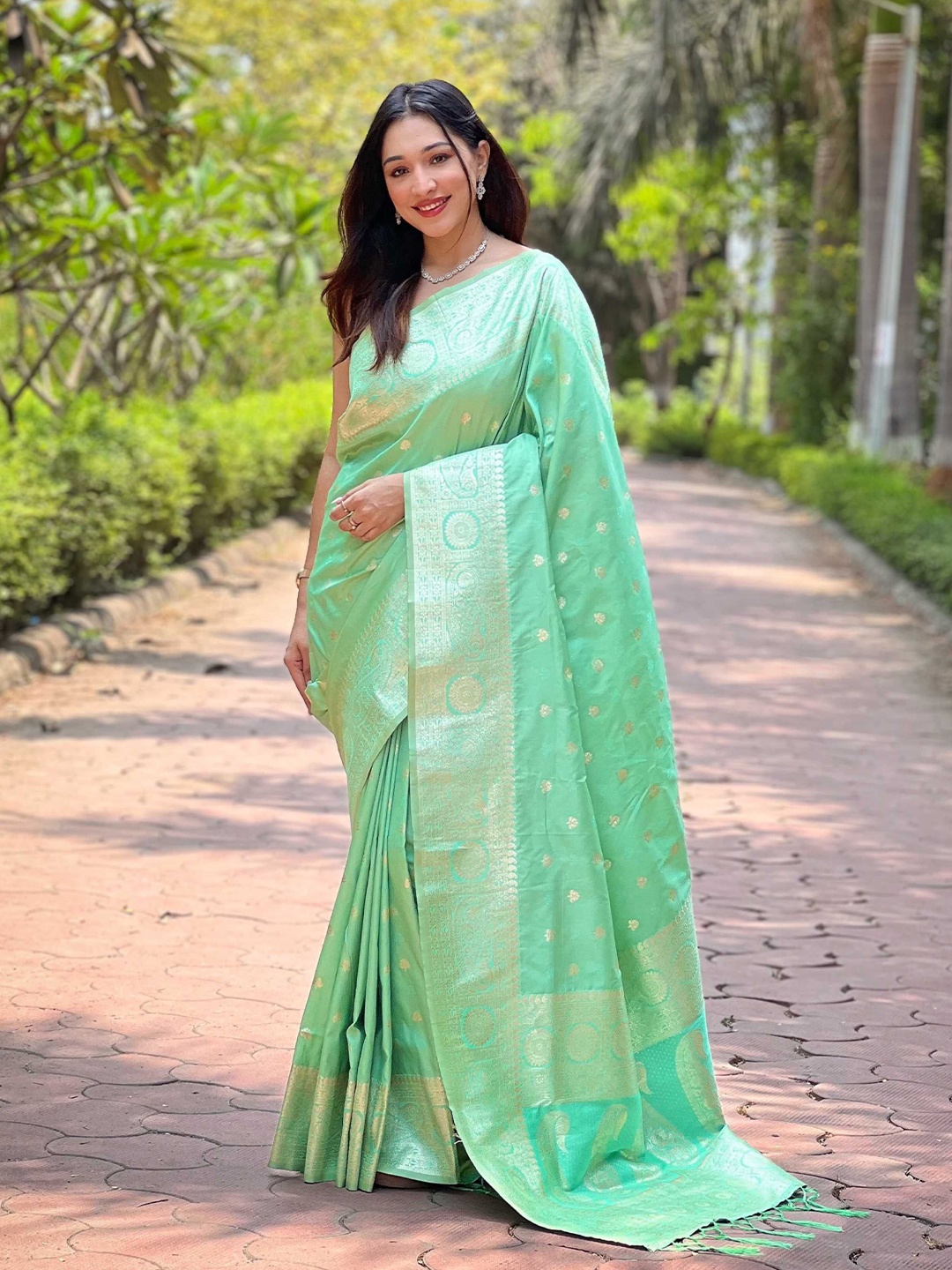 

Panzora Woven Design Zari Banarasi Saree, Sea green