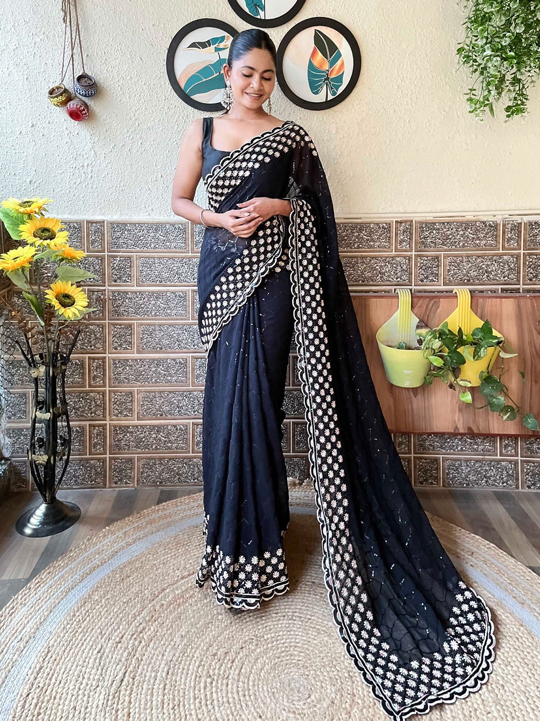

Panzora Floral Sequinned Saree, Black