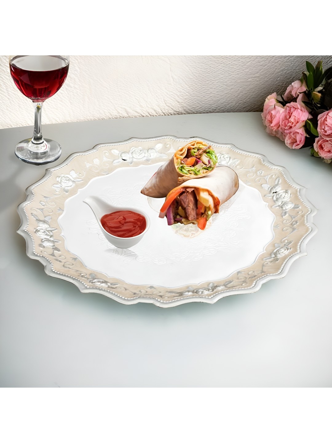 

THE HOME CO. White Round Shaped Thal Platter