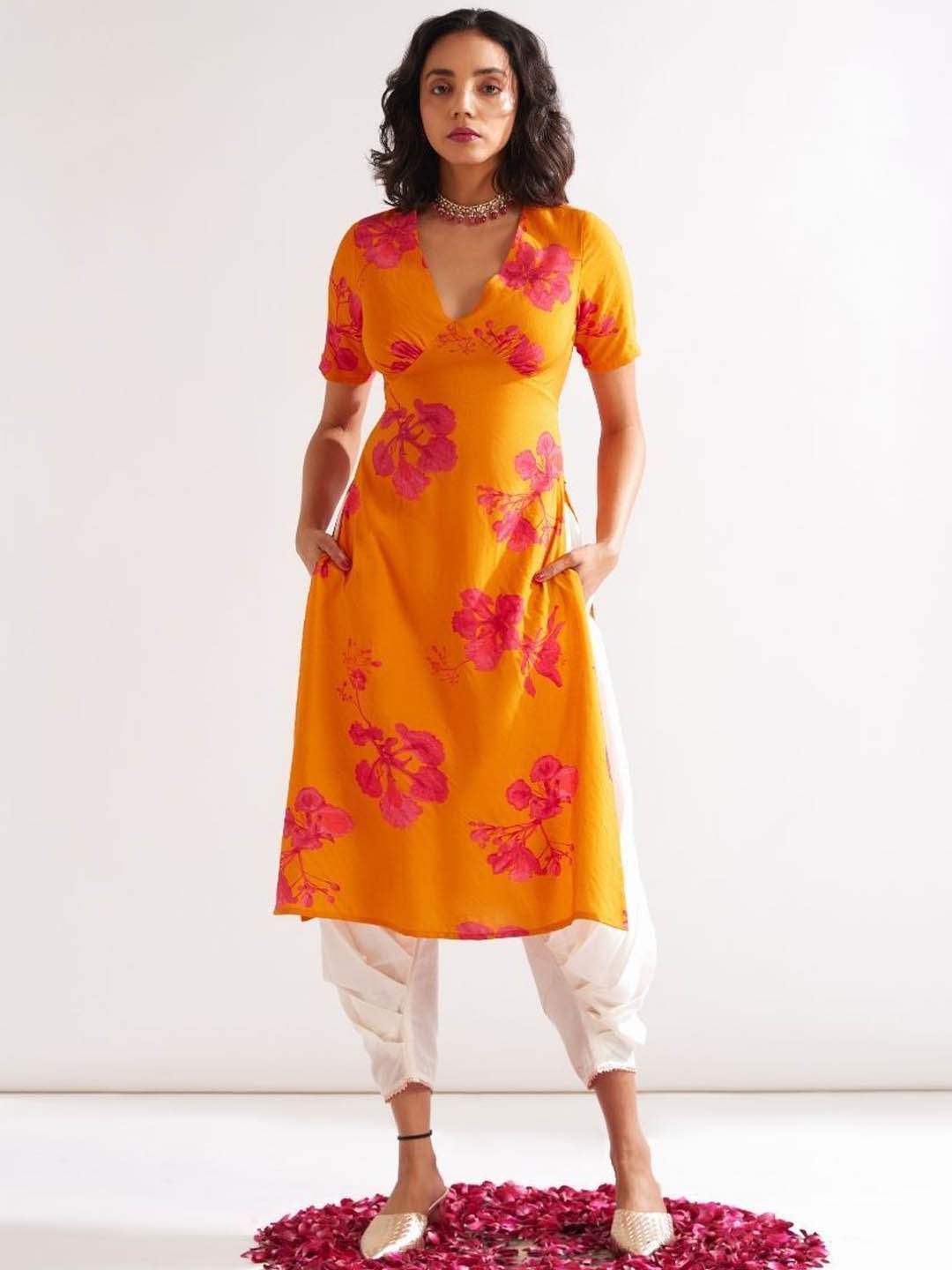

Abhishti Floral Printed V-Neck Back Tie-Up Detail Empire Straight Kurta, Orange