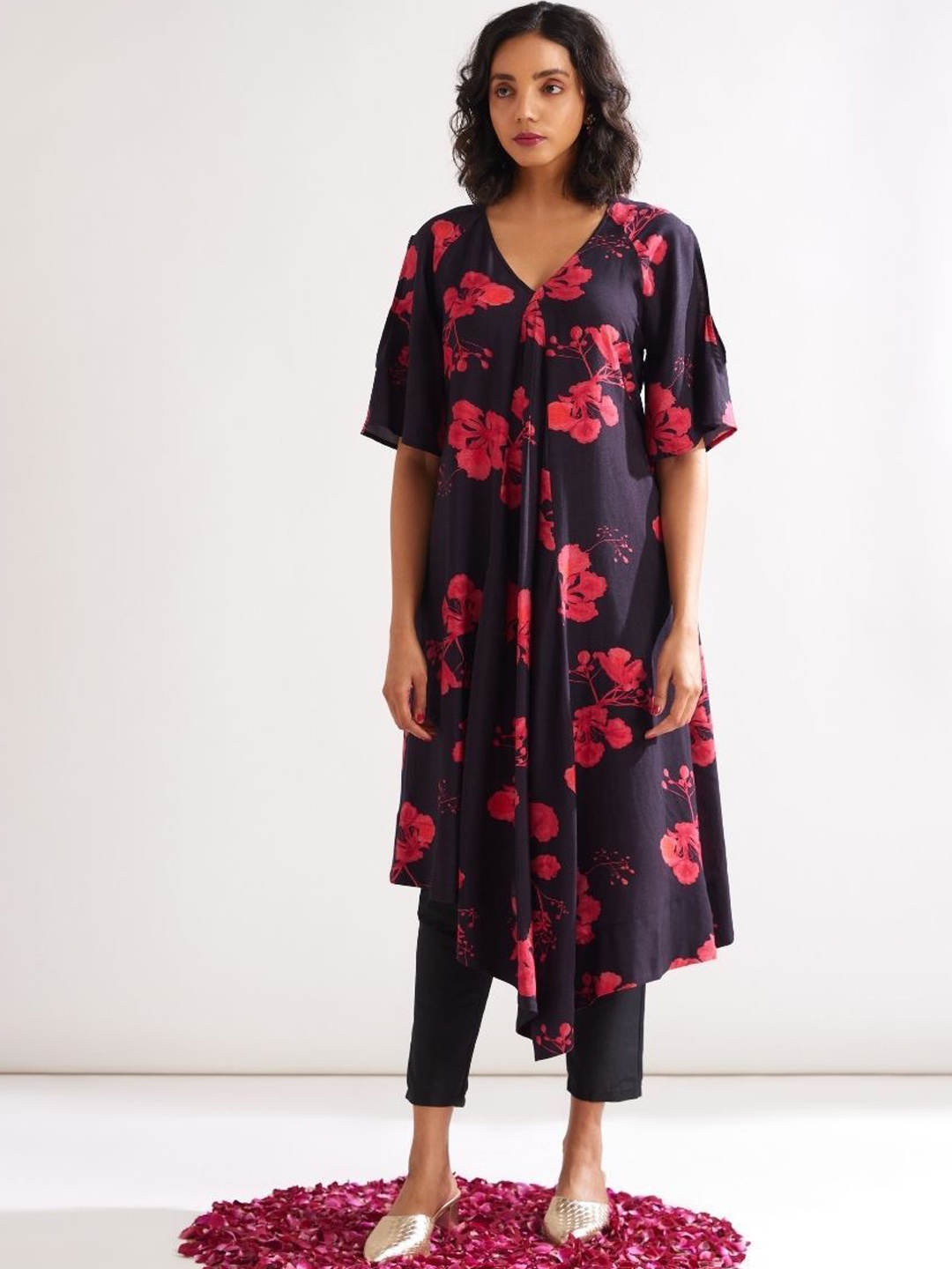 

Abhishti Floral Printed V-Neck Cut-Out Sleeves A-Line Kurta, Black