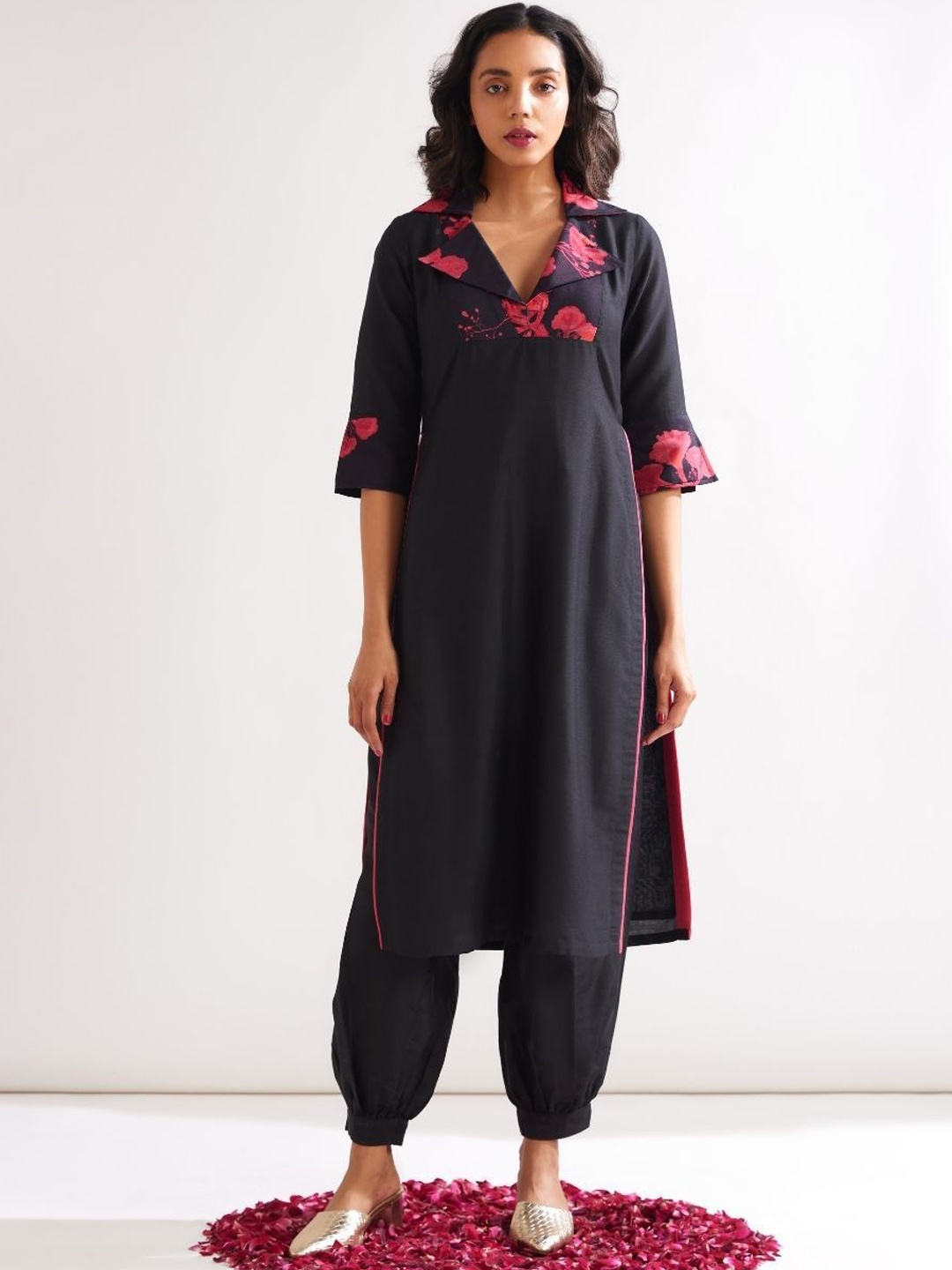 

Abhishti Floral Yoke Design Lapel Collar Cotton Silk Straight Kurta, Black