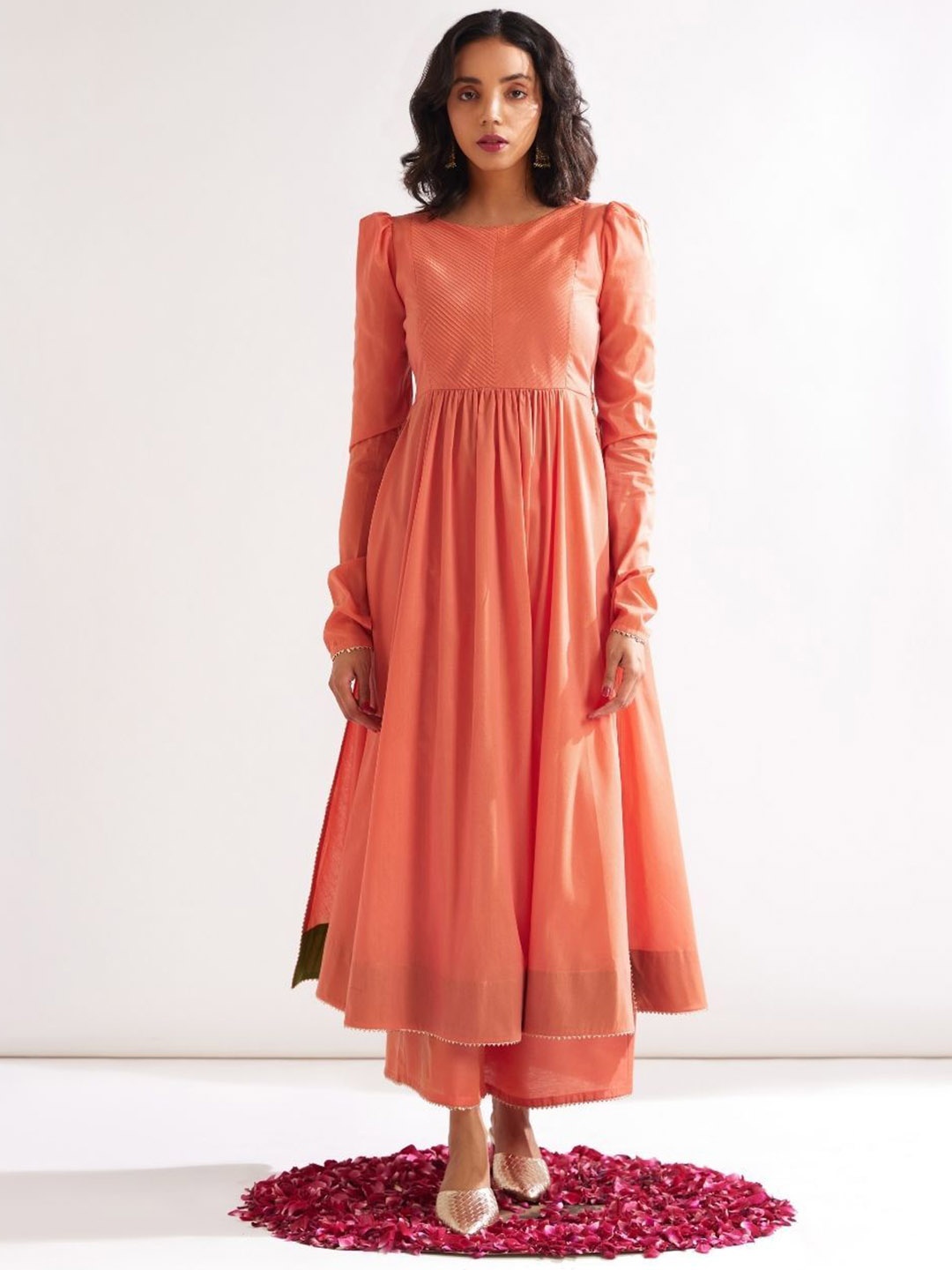 

Abhishti Striped Yoke Design Puff Sleeves Gotta Patti Detail Cotton Silk Straight Kurta, Peach