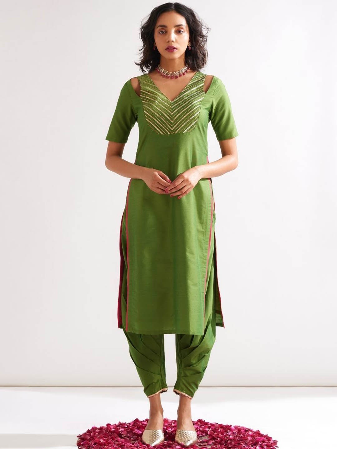 

Abhishti V Neck Yoke Design Thread Work Kurta, Green