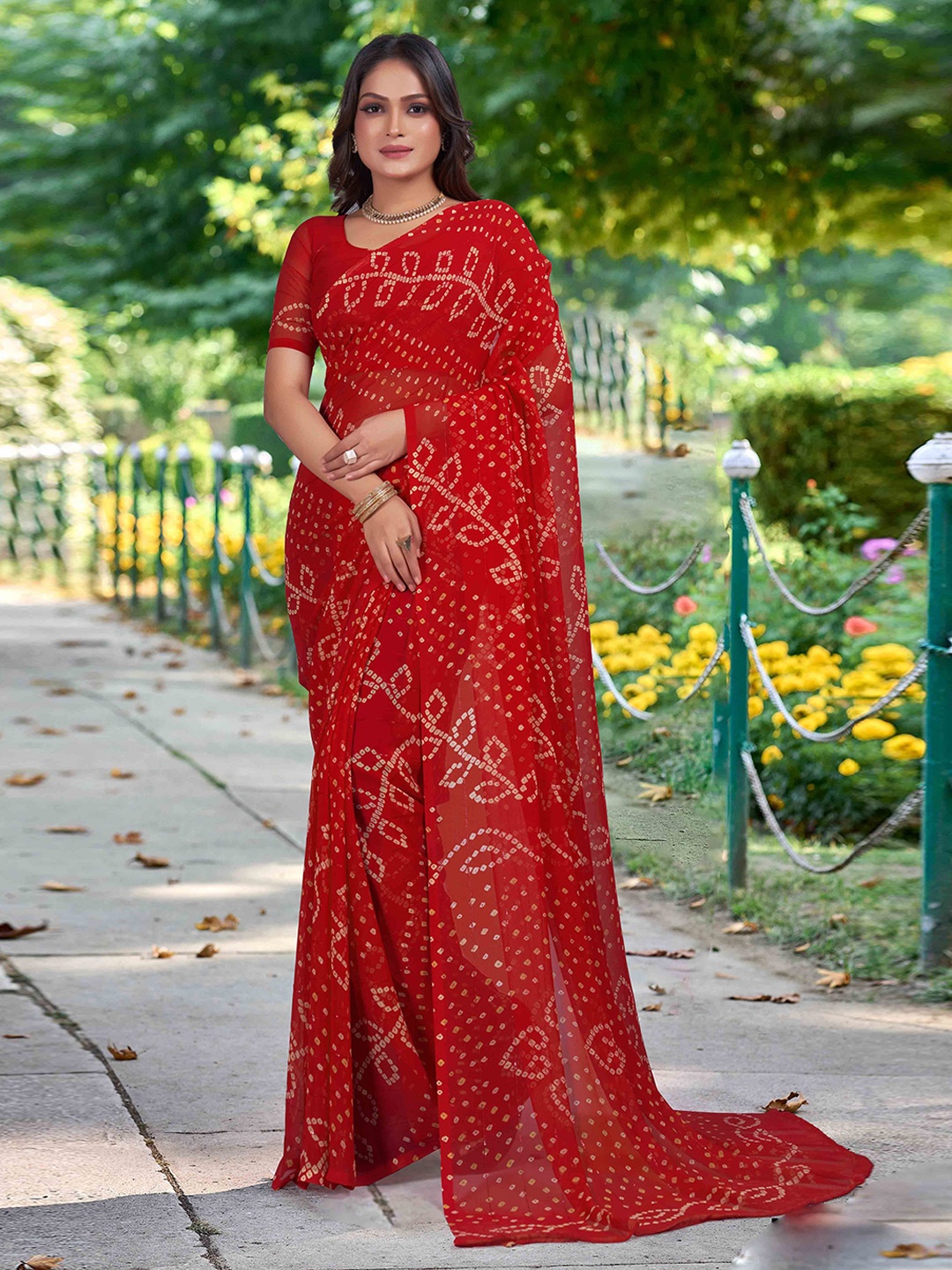 

Panzora Bandhani Printed Saree With Blouse Piece, Red