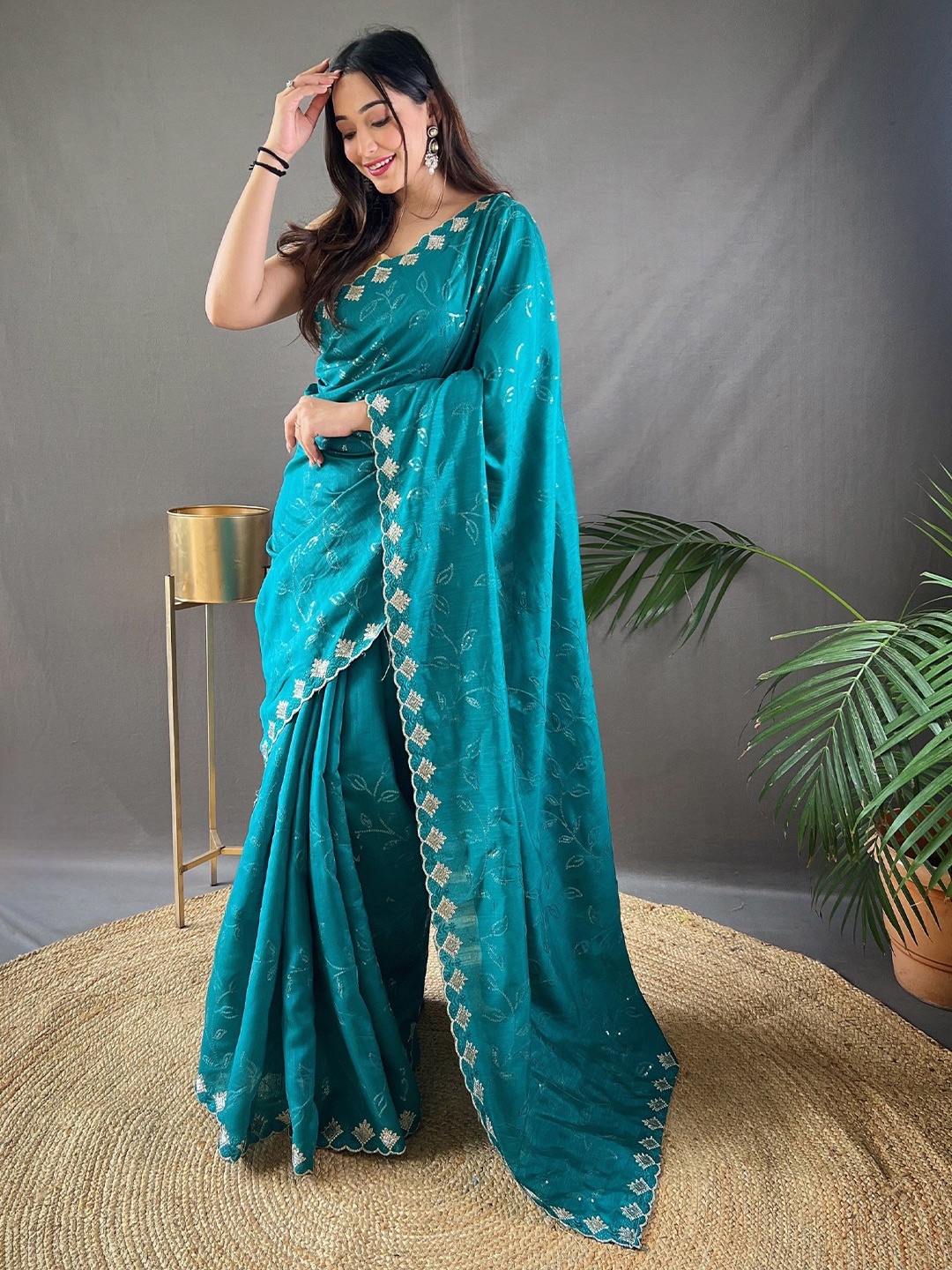 

RV CREATION Embellished Sequinned Saree With Blouse Piece, Blue