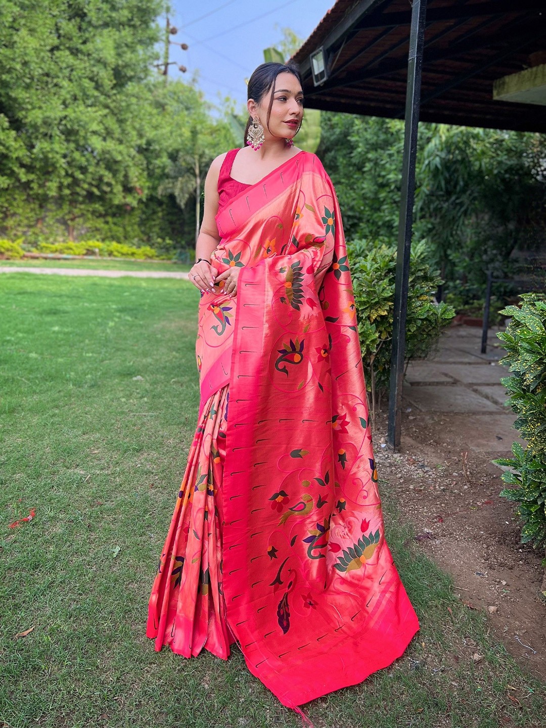 

RV CREATION Ethnic Motifs Woven Design Zari Silk Blend Paithani Saree, Pink