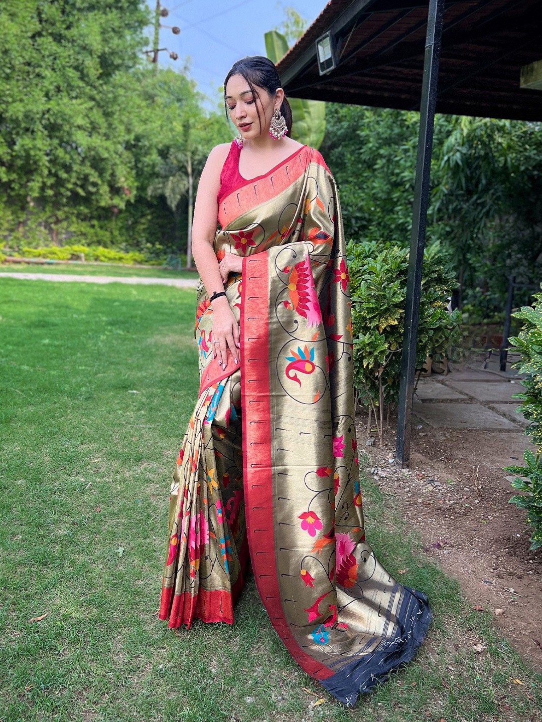 

RV CREATION Ethnic Motifs Zari Silk Blend Paithani Saree, Gold