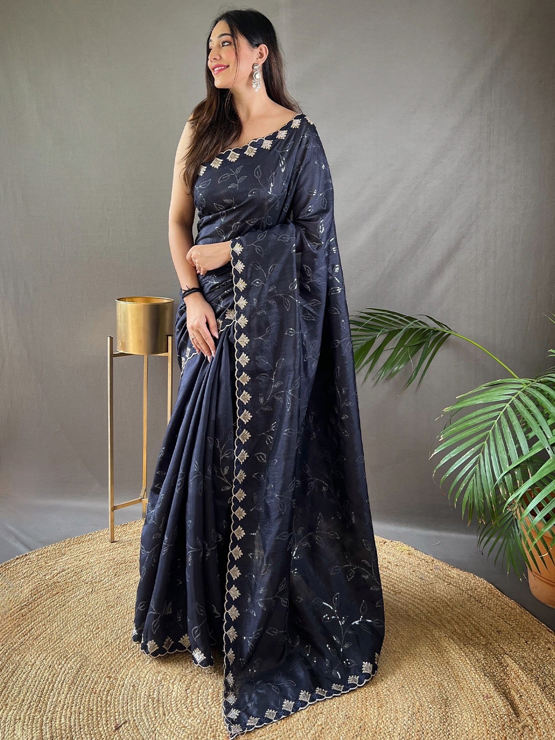 

RV CREATION Embellished Sequinned Saree, Blue