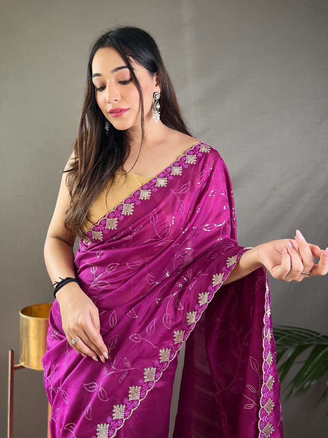 

RV CREATION Embellished Sequinned Saree With Blouse Piece, Purple