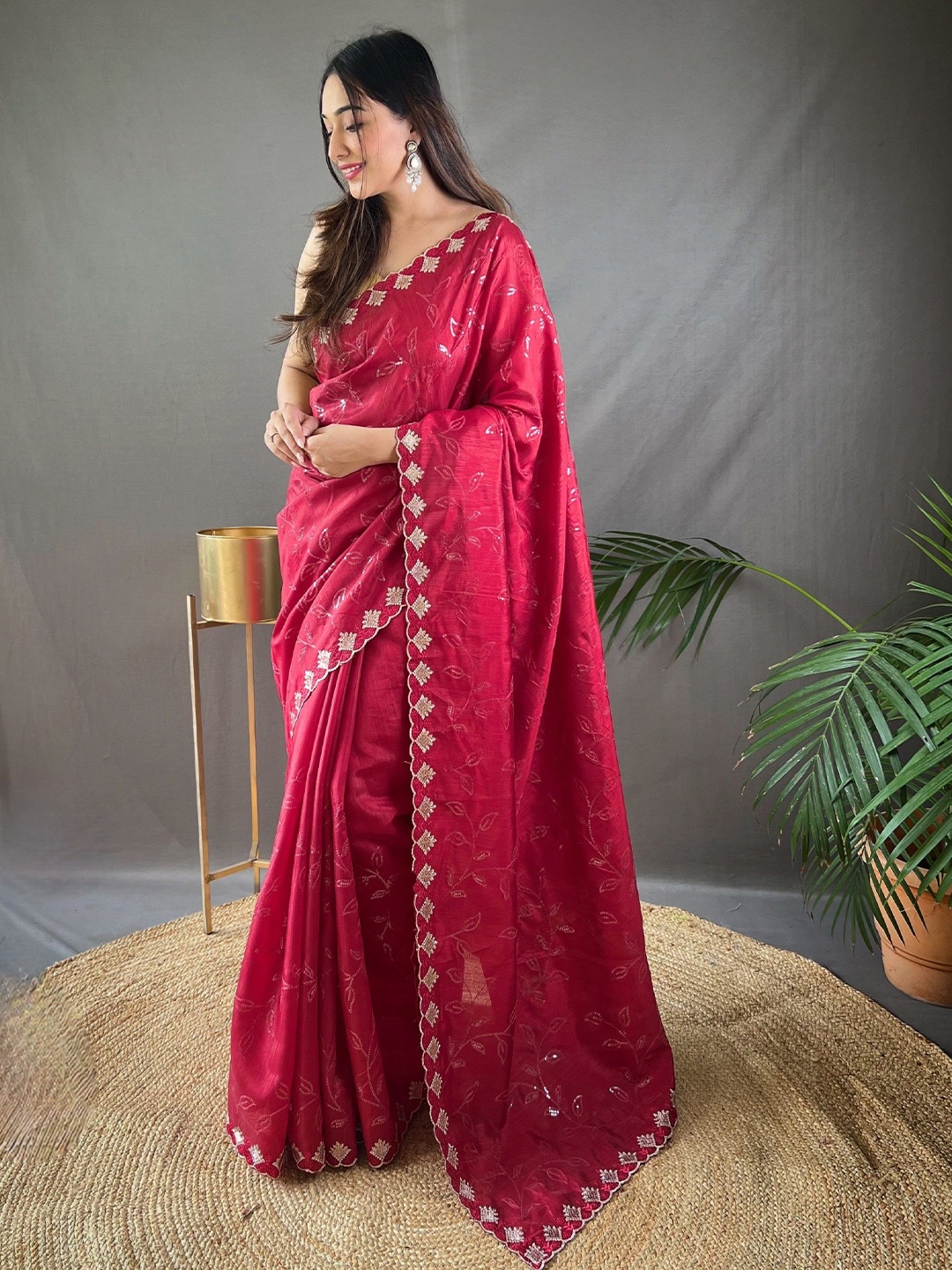 

RV CREATION Embellished Sequinned Saree With Blouse Piece, Red
