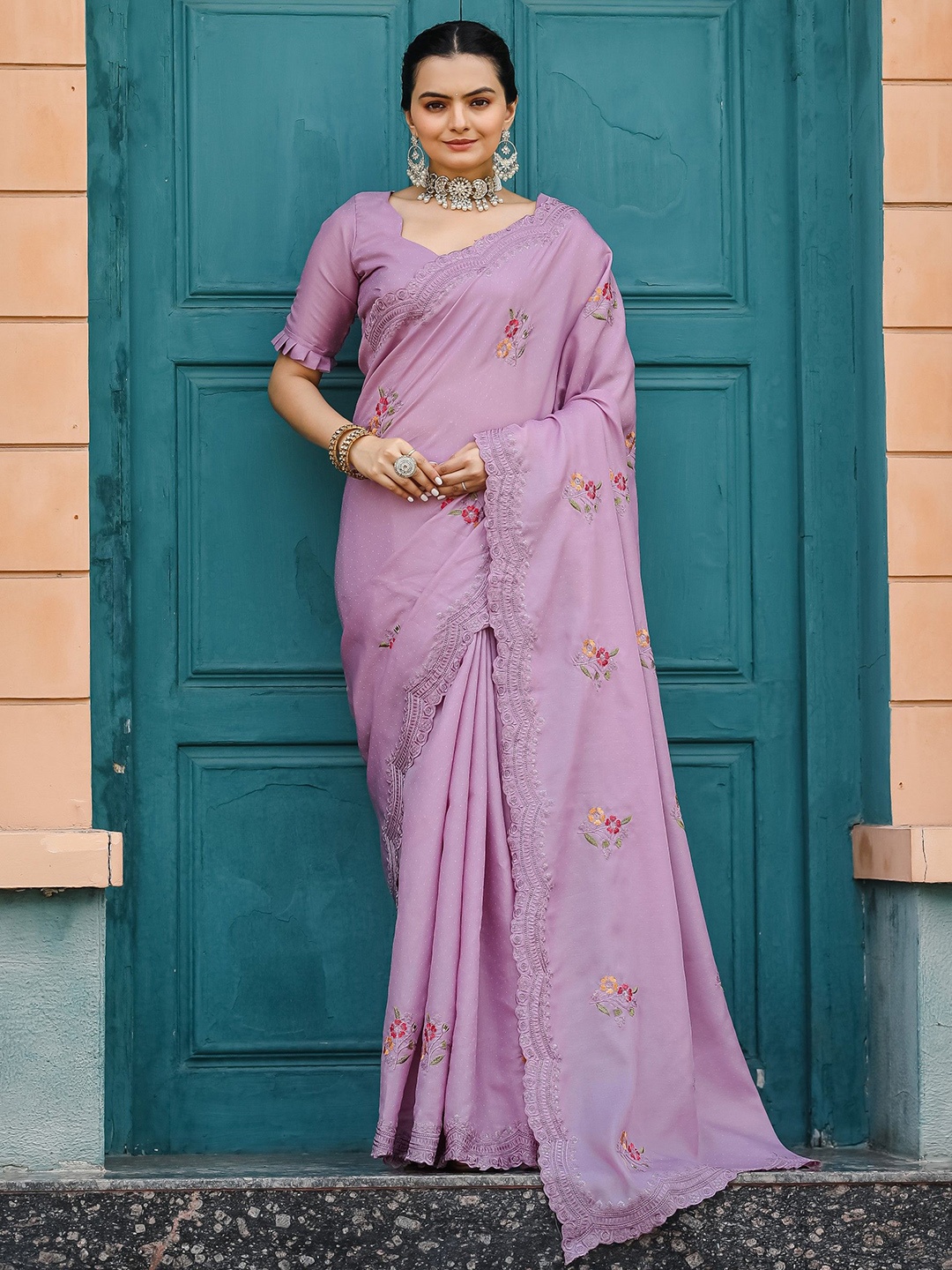 

RV CREATION Floral Embroidered Saree, Lavender