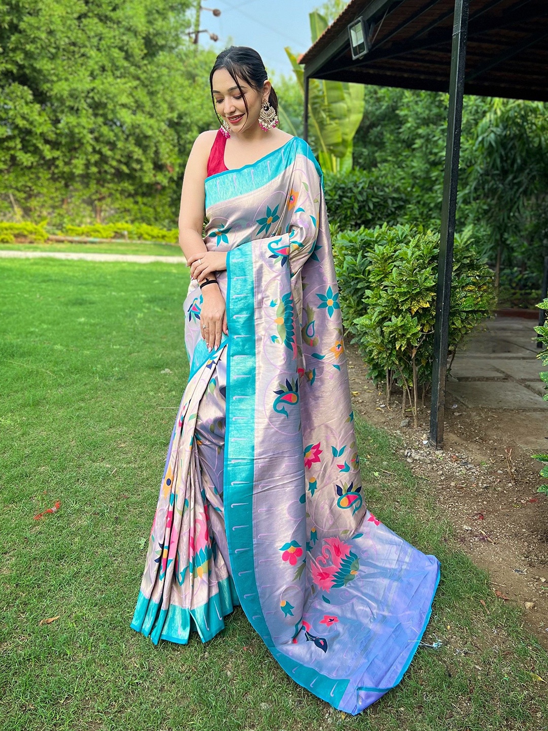 

RV CREATION Zari Ethnic Motifs Paithani Saree, Lavender