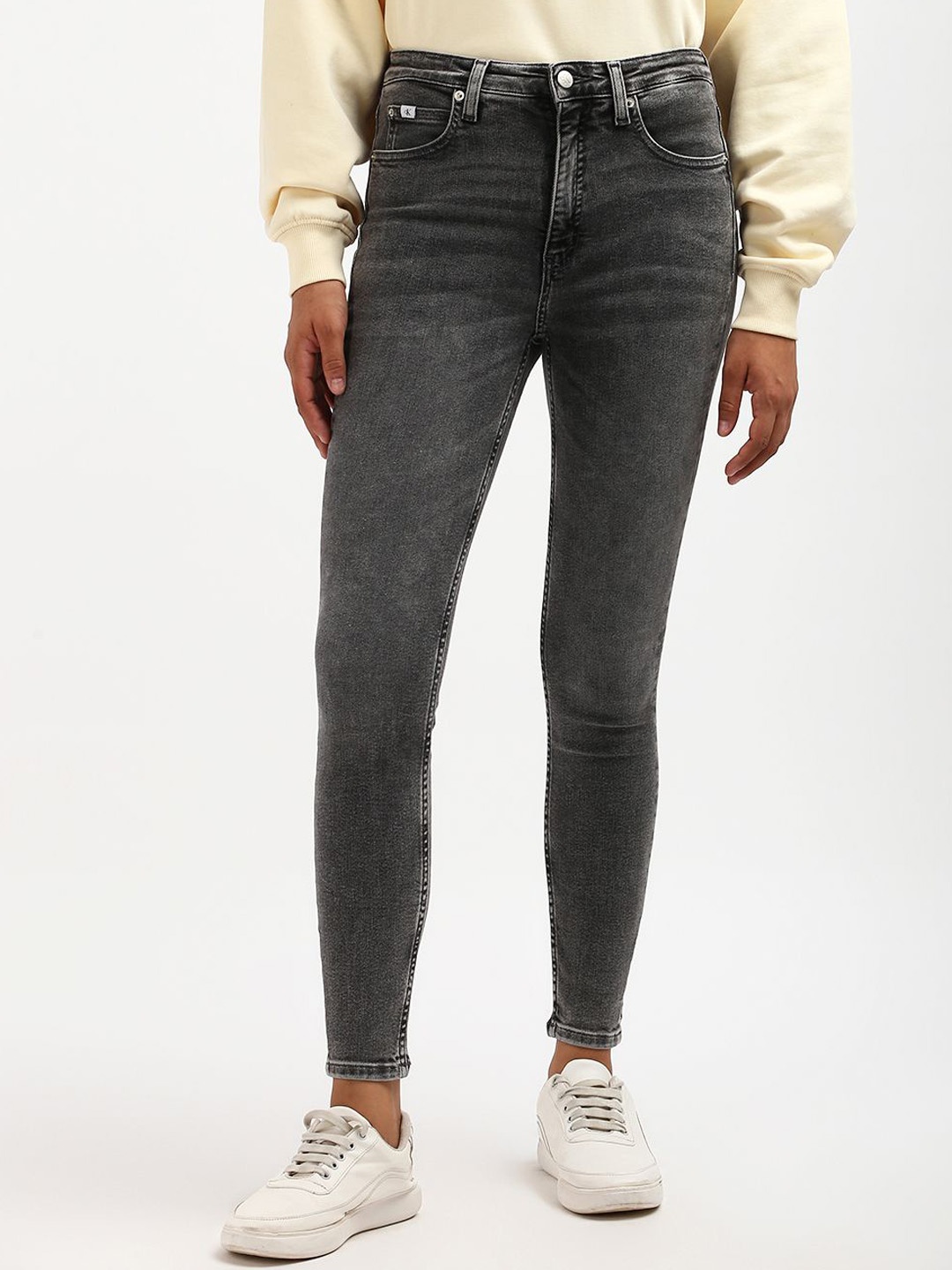 

Calvin Klein Jeans Women Super Skinny Fit High-Rise Heavy Fade Jeans, Grey