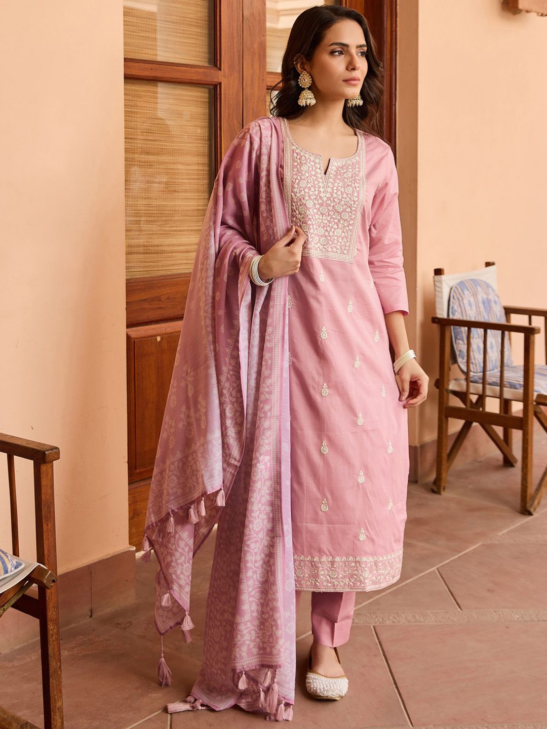 

WOMEN PLUS Floral Embroidered Regular Thread Work Kurta with Trousers & Dupatta, Pink